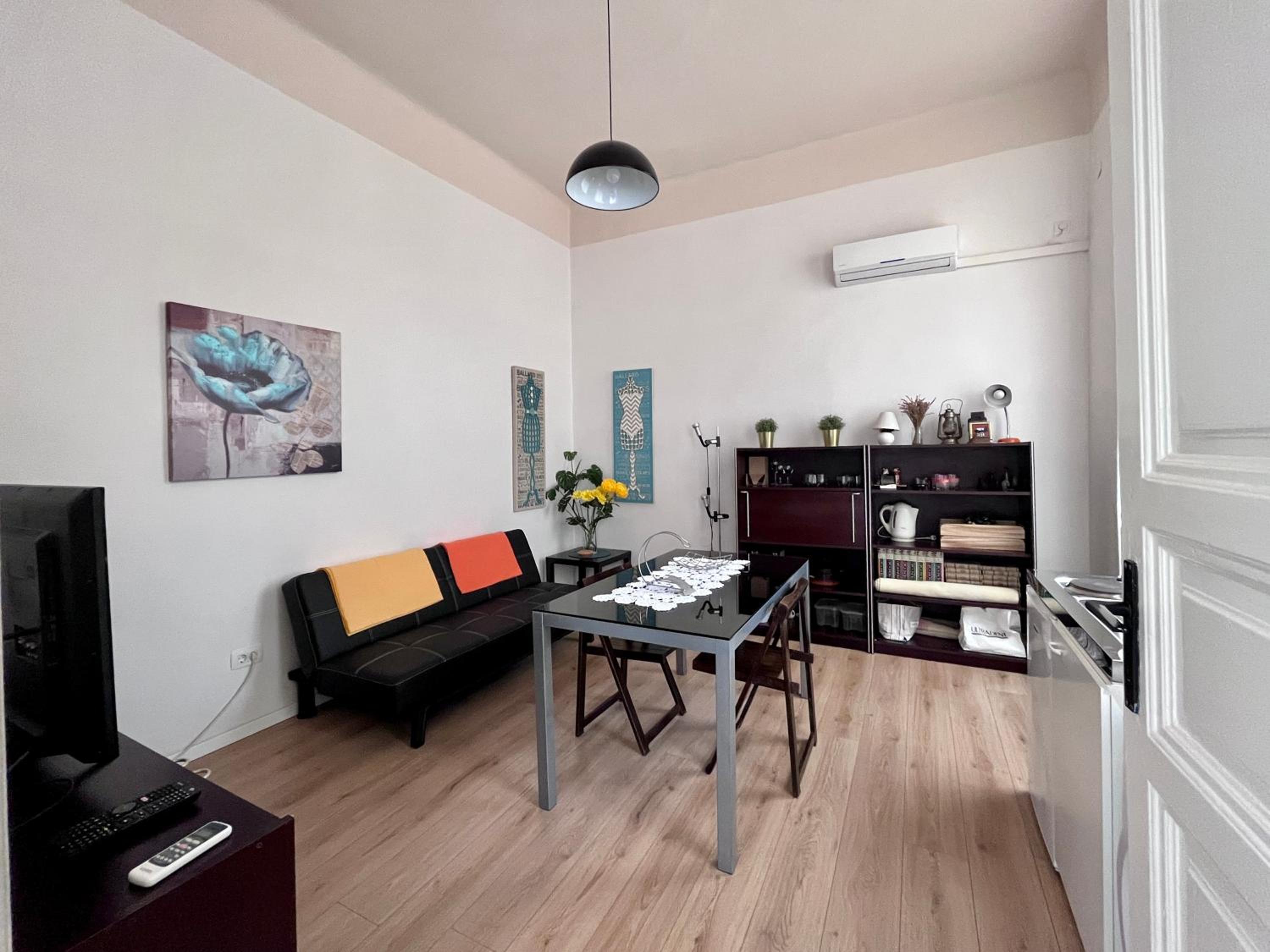 Apartment - Photo 2