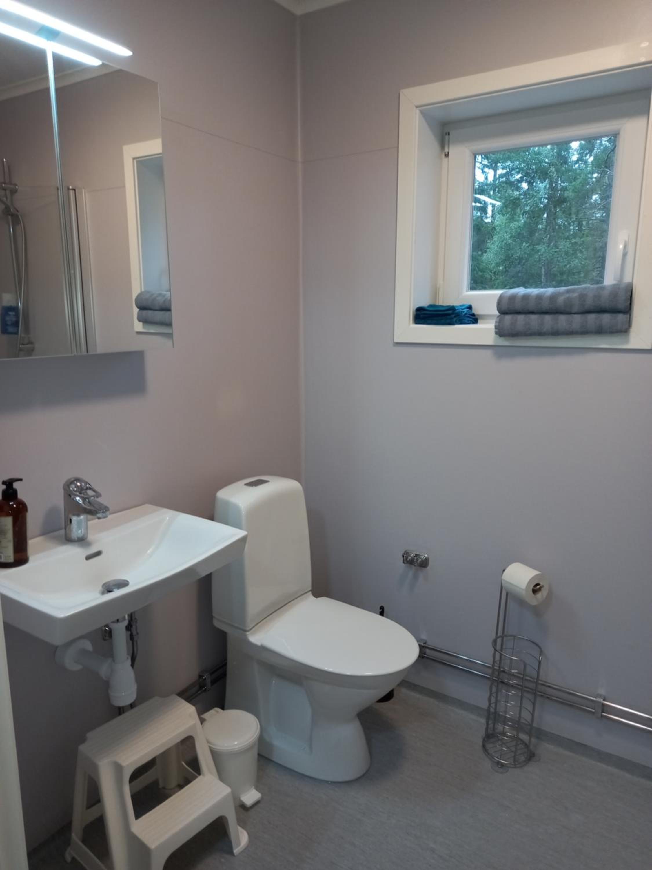 Twin Room with Private Bathroom photo 2