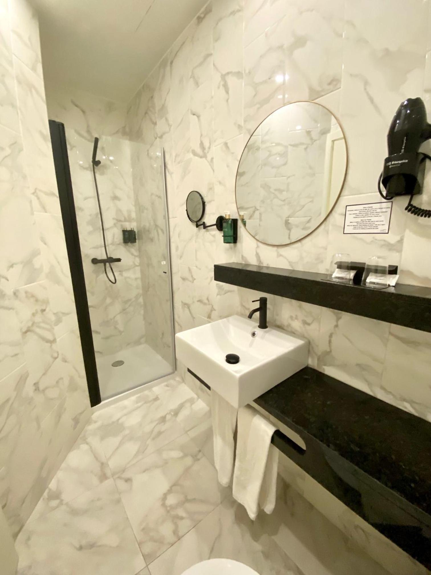 Double Room - Photo 2