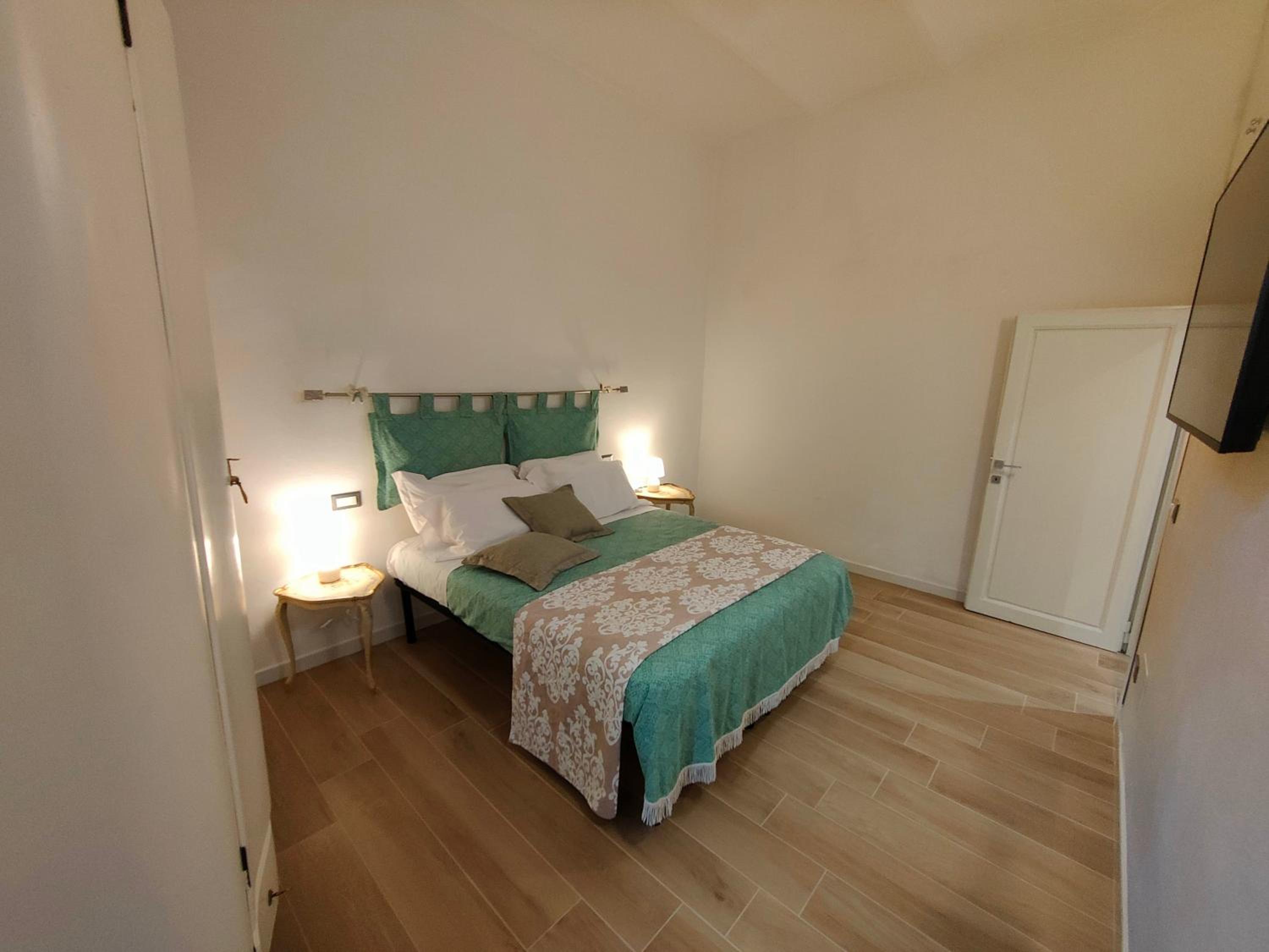 One-Bedroom Apartment photo 2