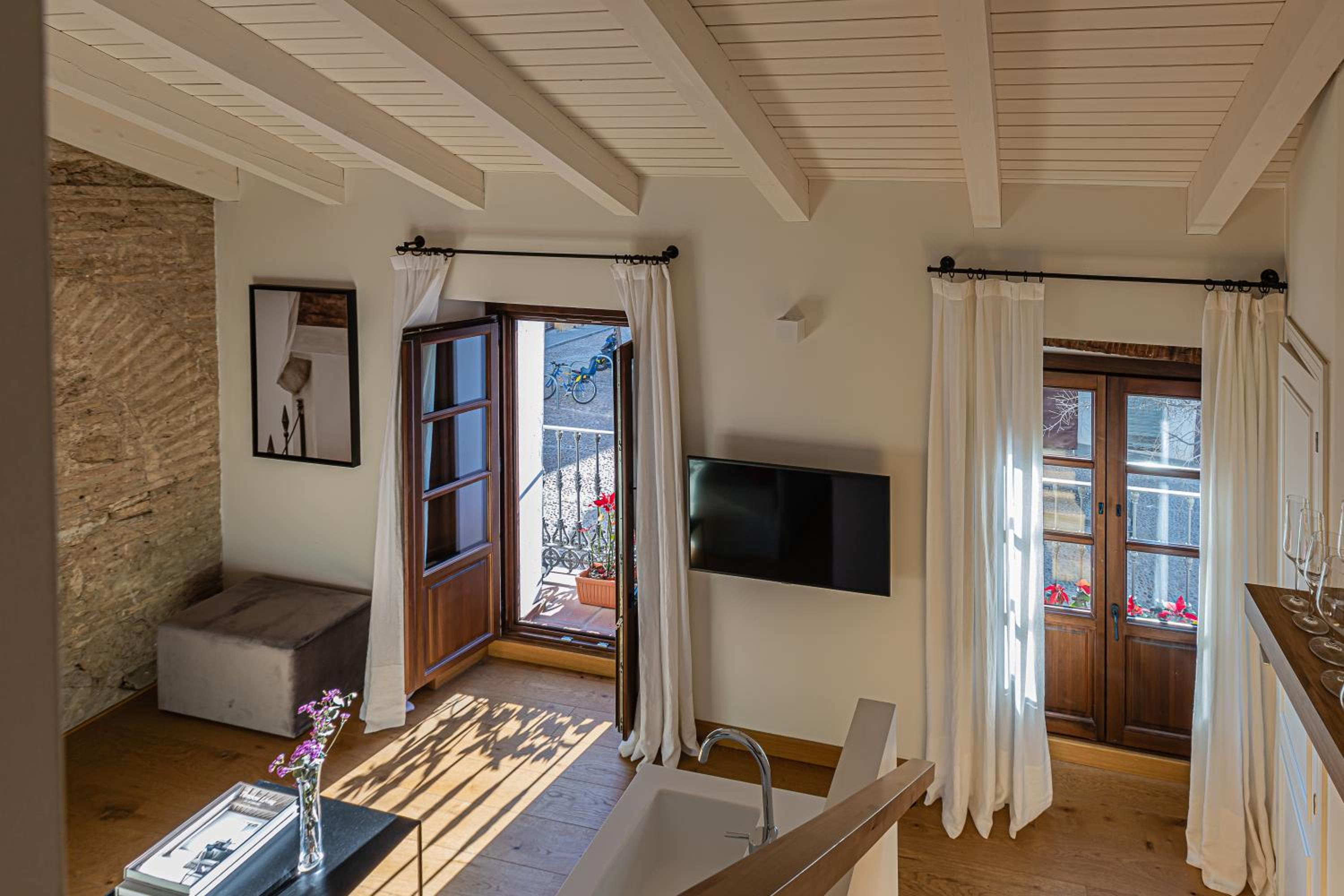 Junior Suite Duplex with Balconies - Photo 7