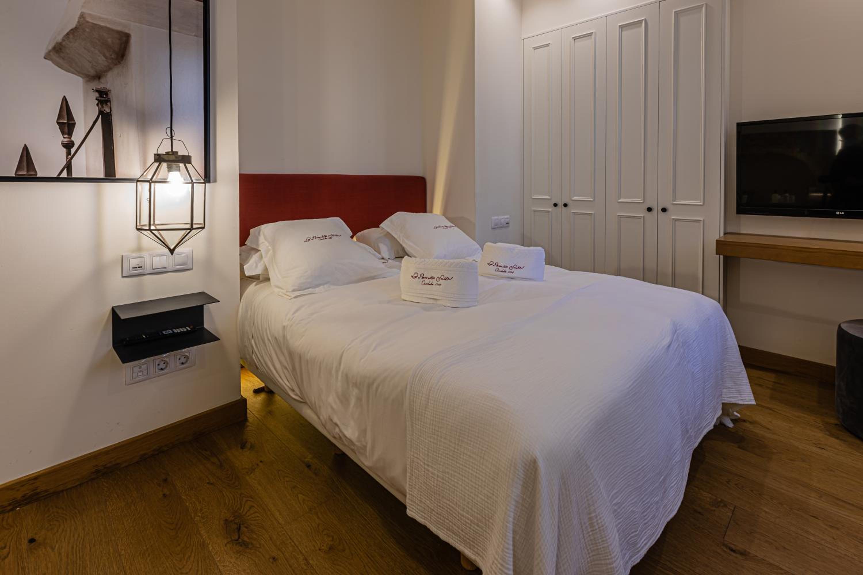Deluxe Double Room - Photo 16