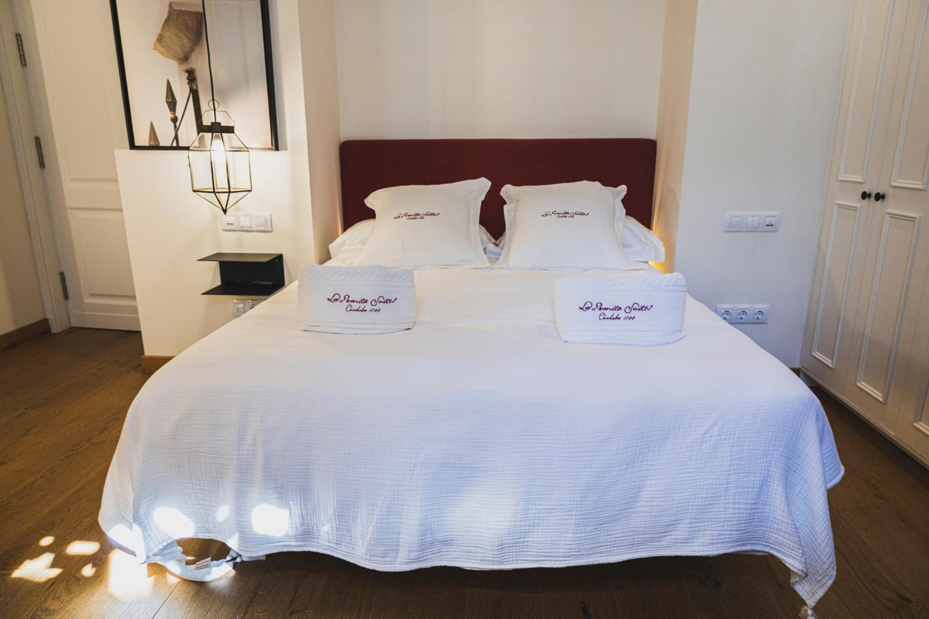 Deluxe Double Room - Photo 14