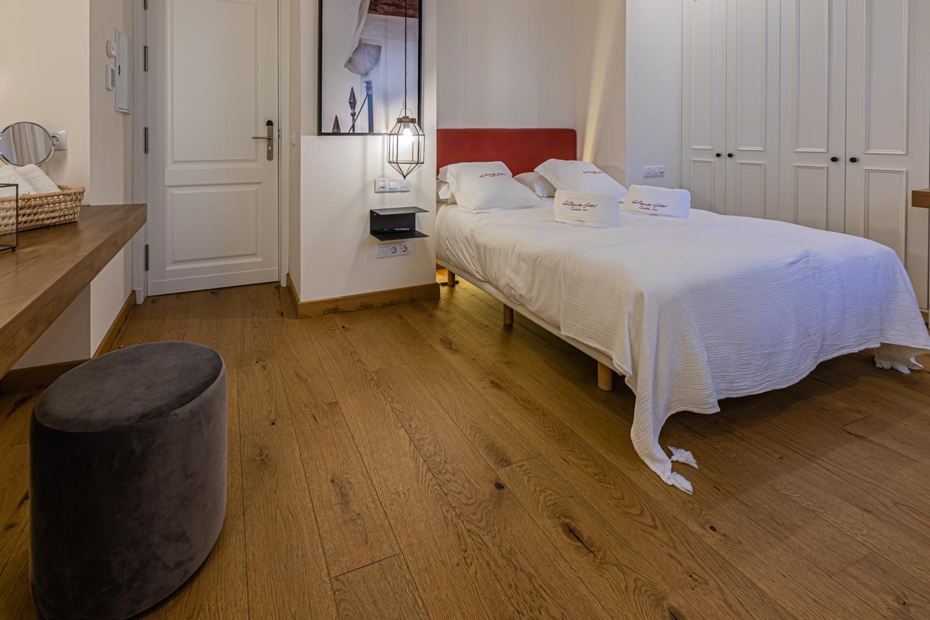 Deluxe Double Room - Photo 18