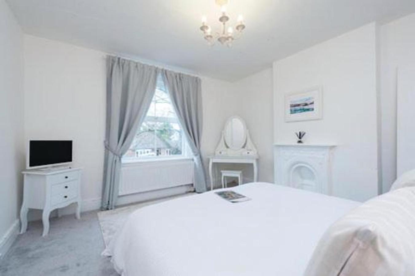Suite - Photo 1