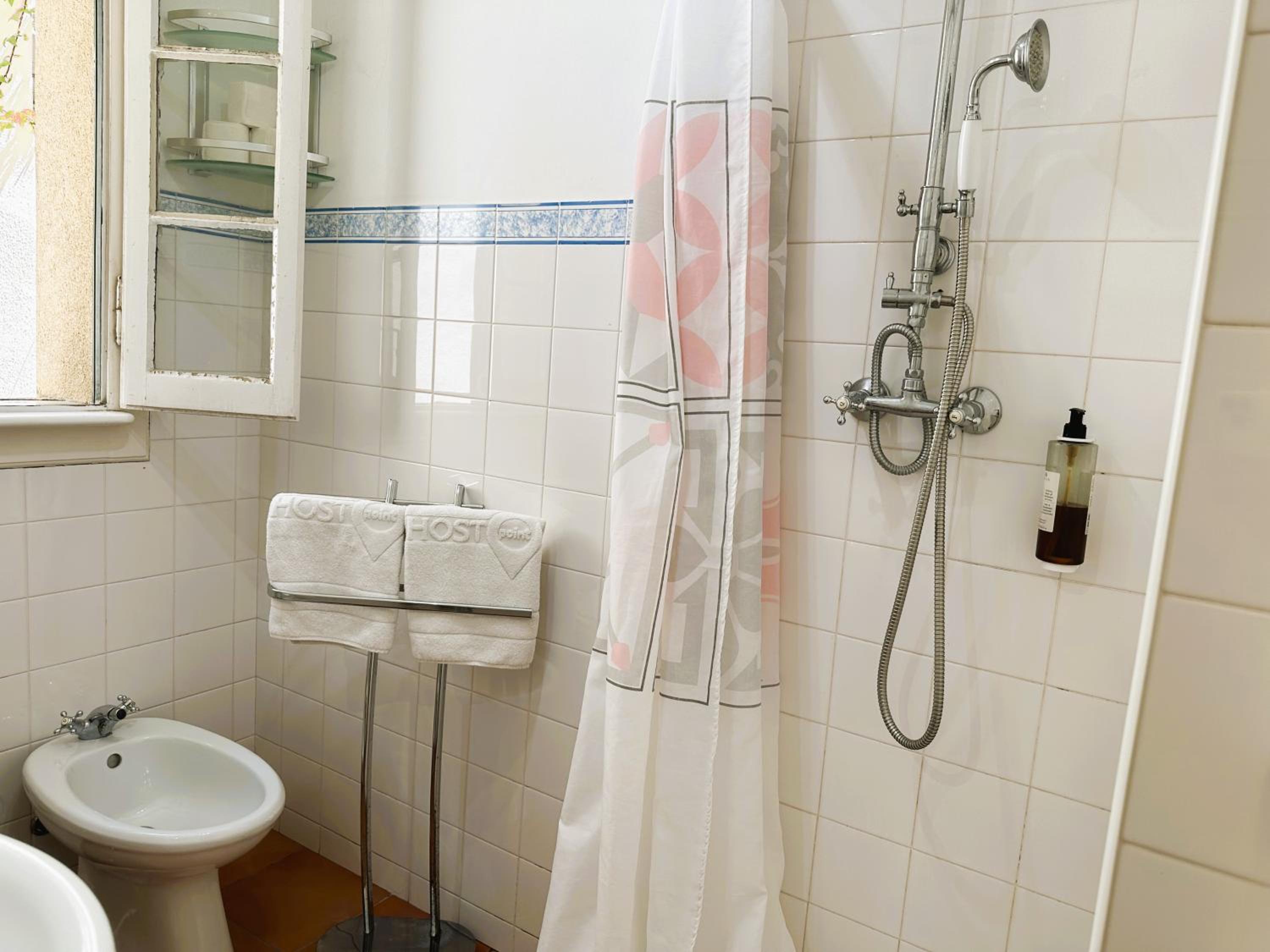 Deluxe Double Room with Shower photo 2