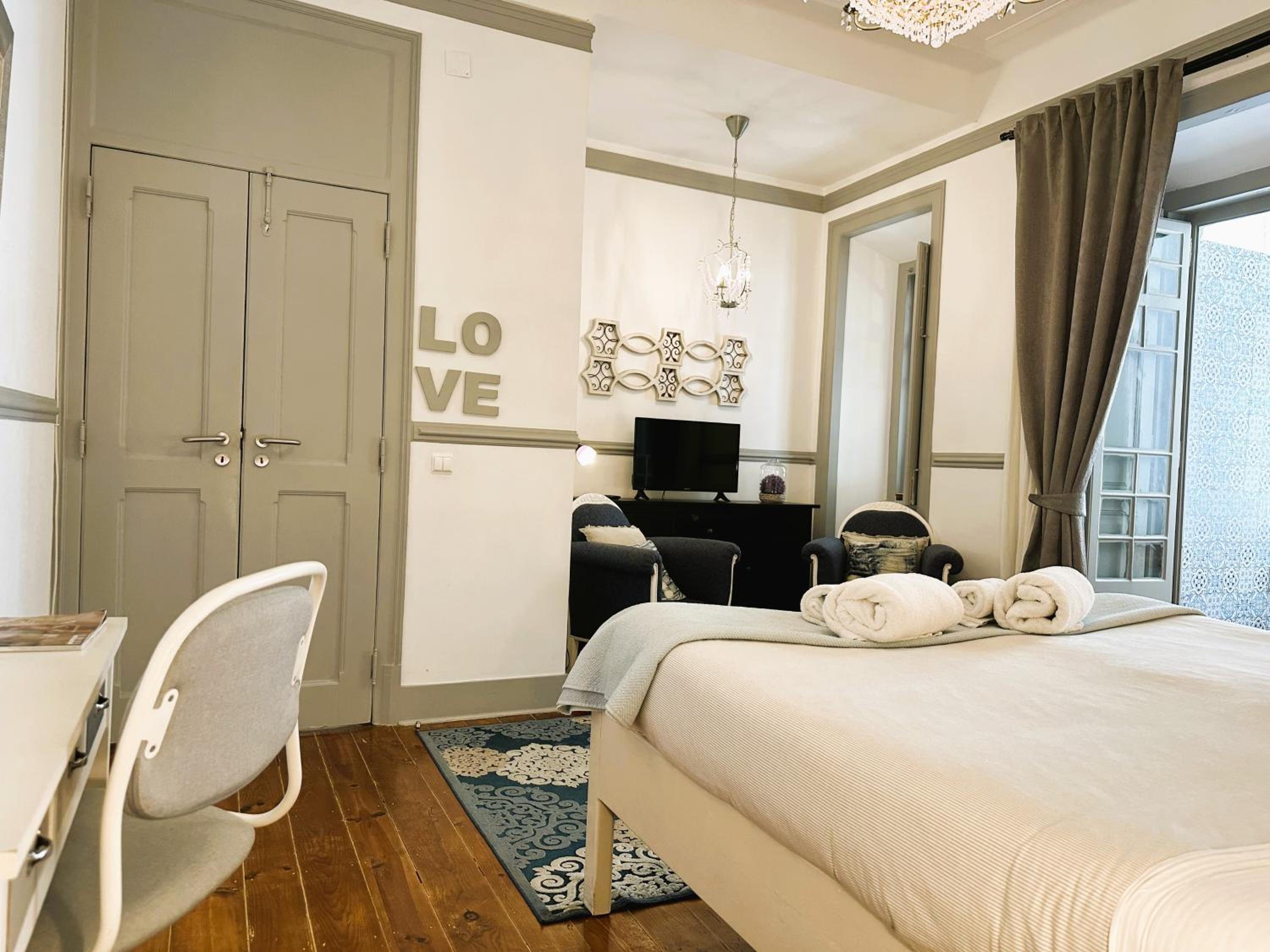 Deluxe Double Room with Shower photo 3