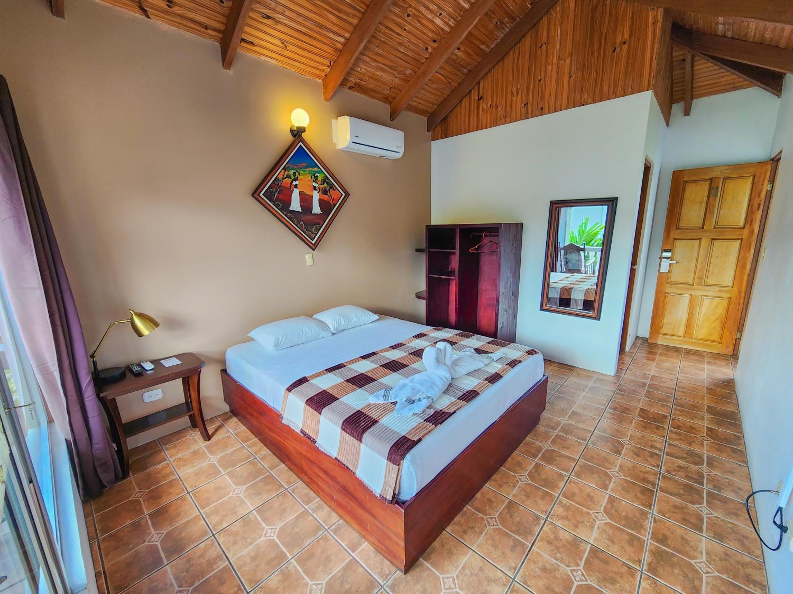 Queen Room with Balcony photo 3