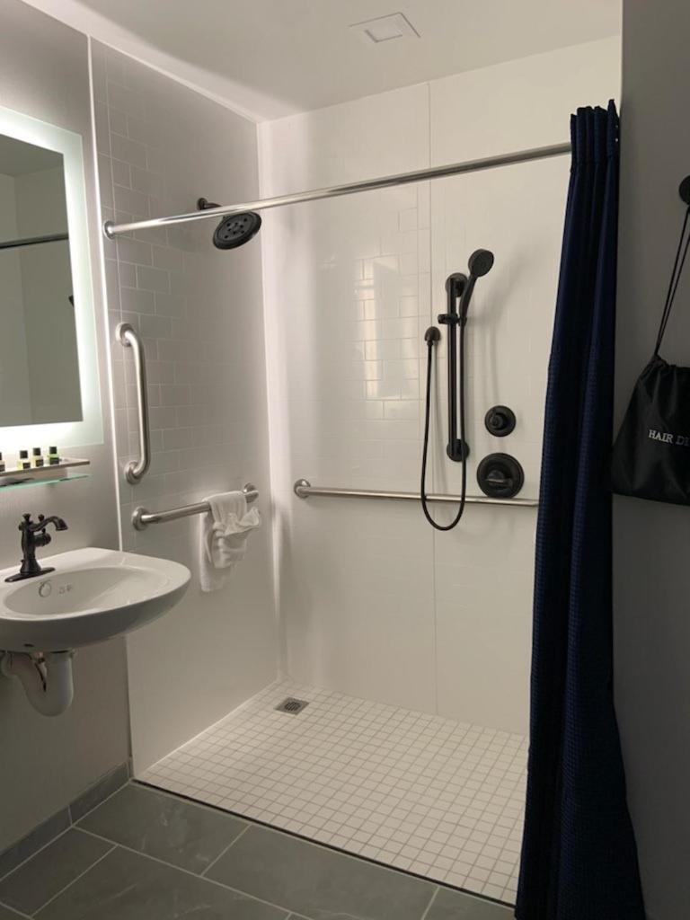 King Room with Roll-in Shower - Mobility and Hearing Accessible - Photo 5