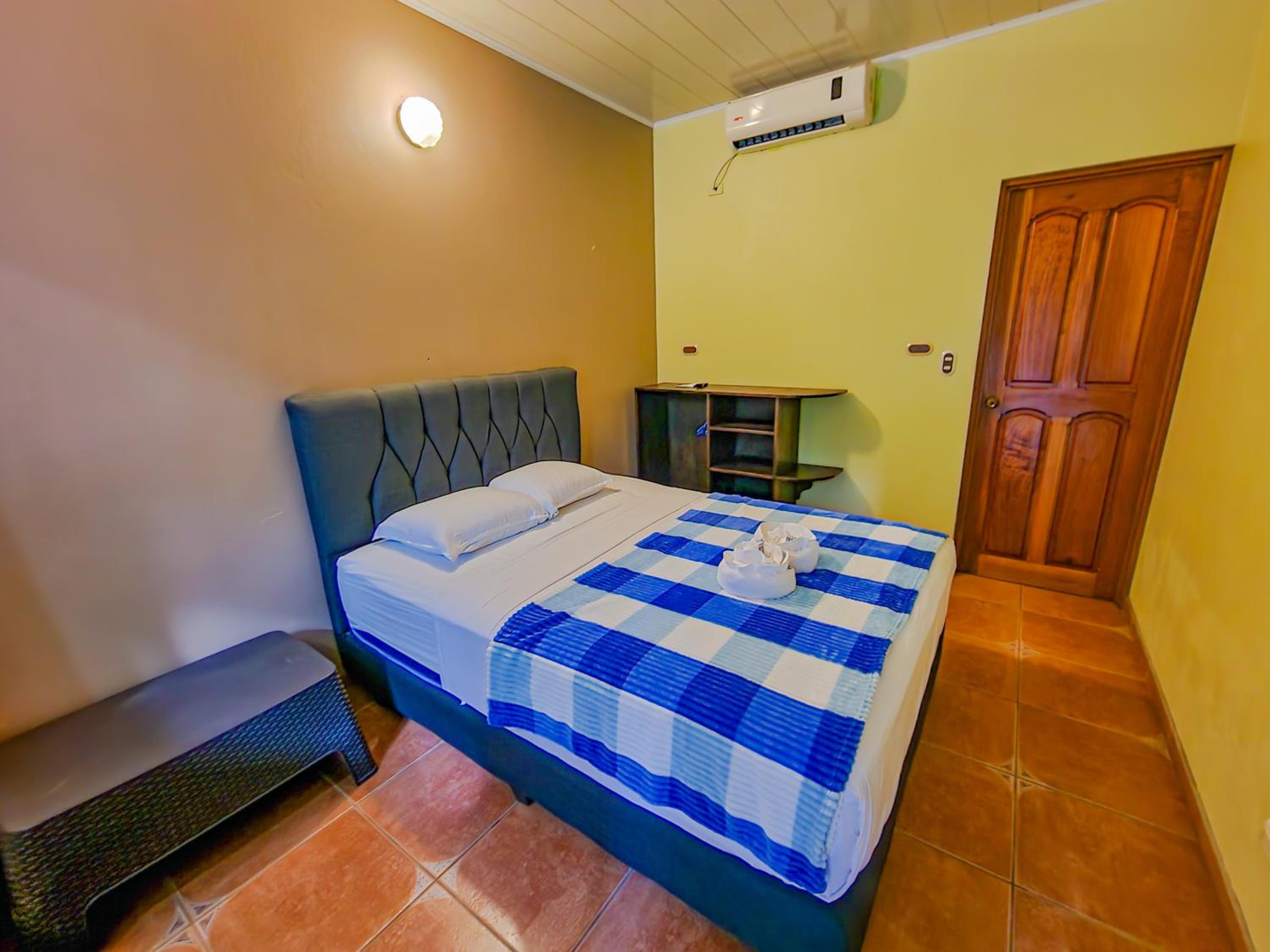 Small Double Room - Photo 7
