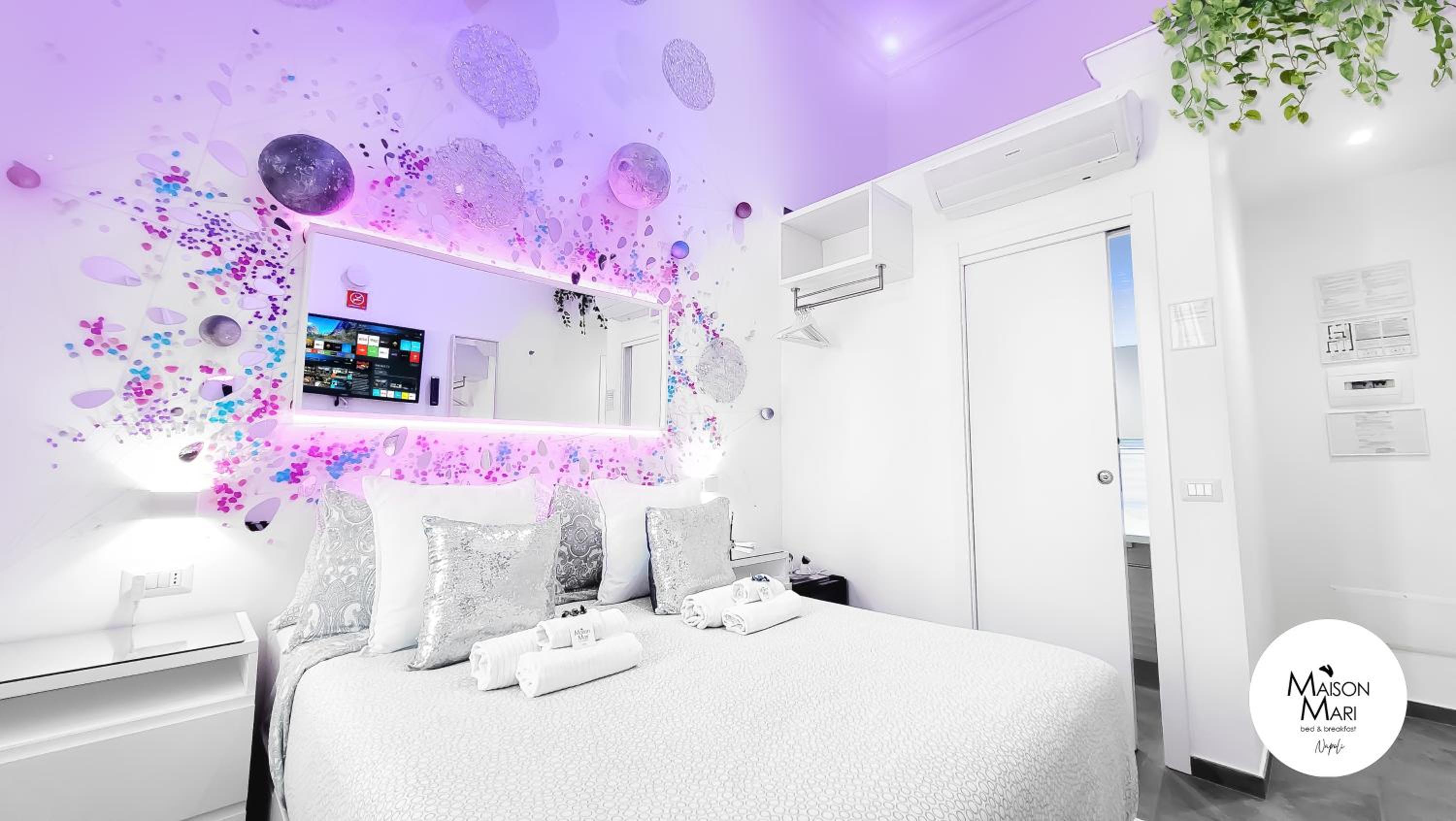 Deluxe Room with Private Bathroom