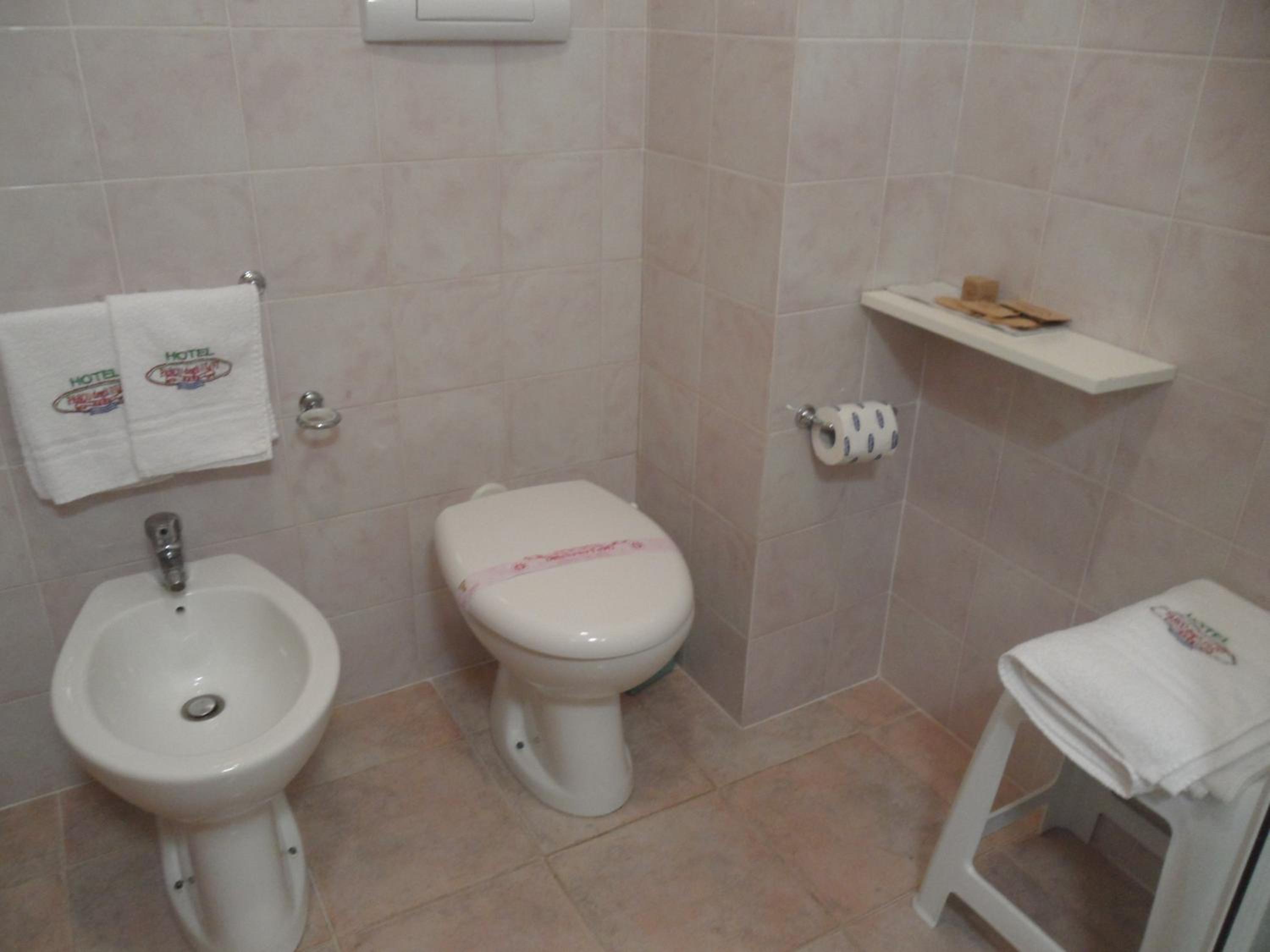 Double Room - Photo 8