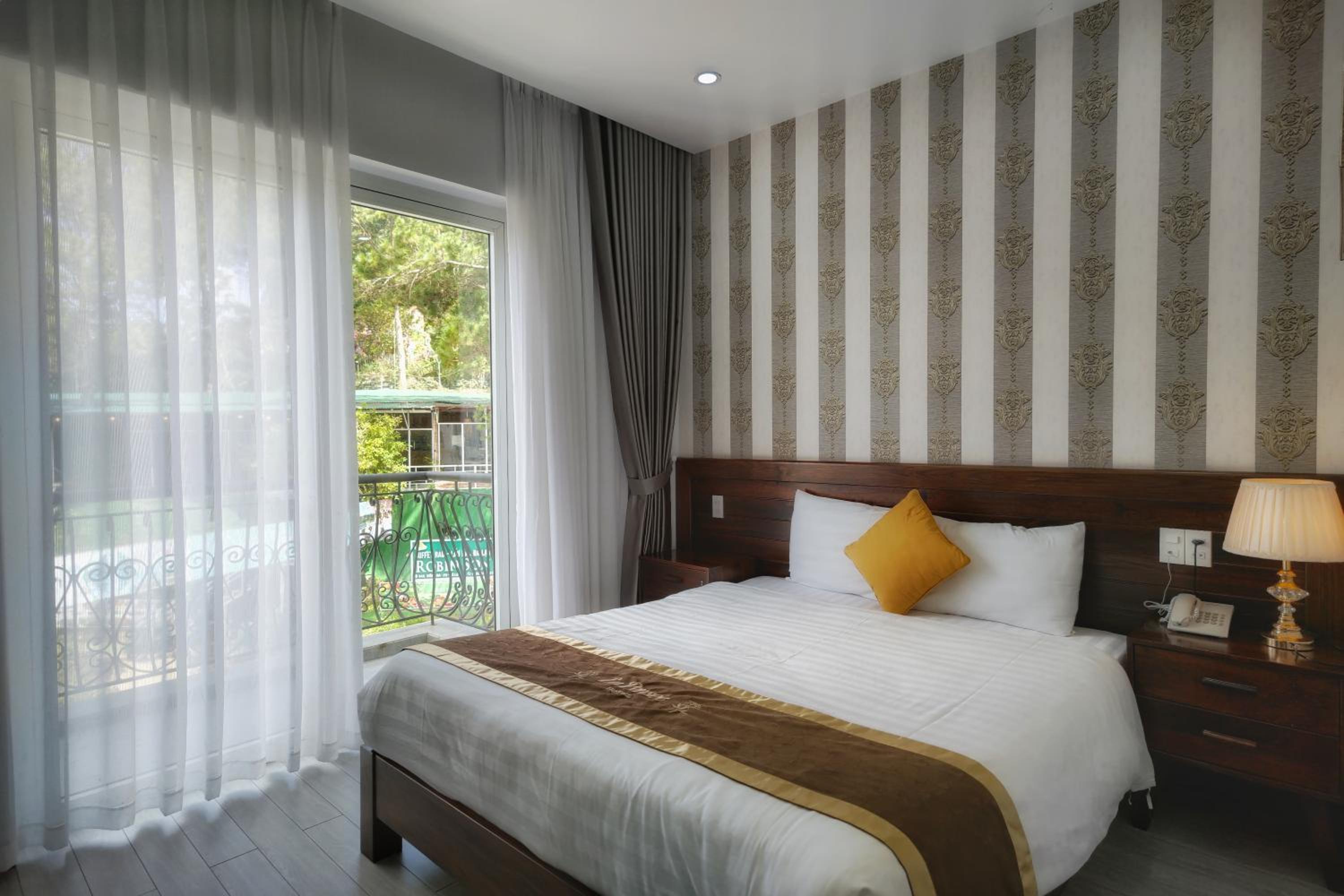Double Room with Balcony - Photo 1