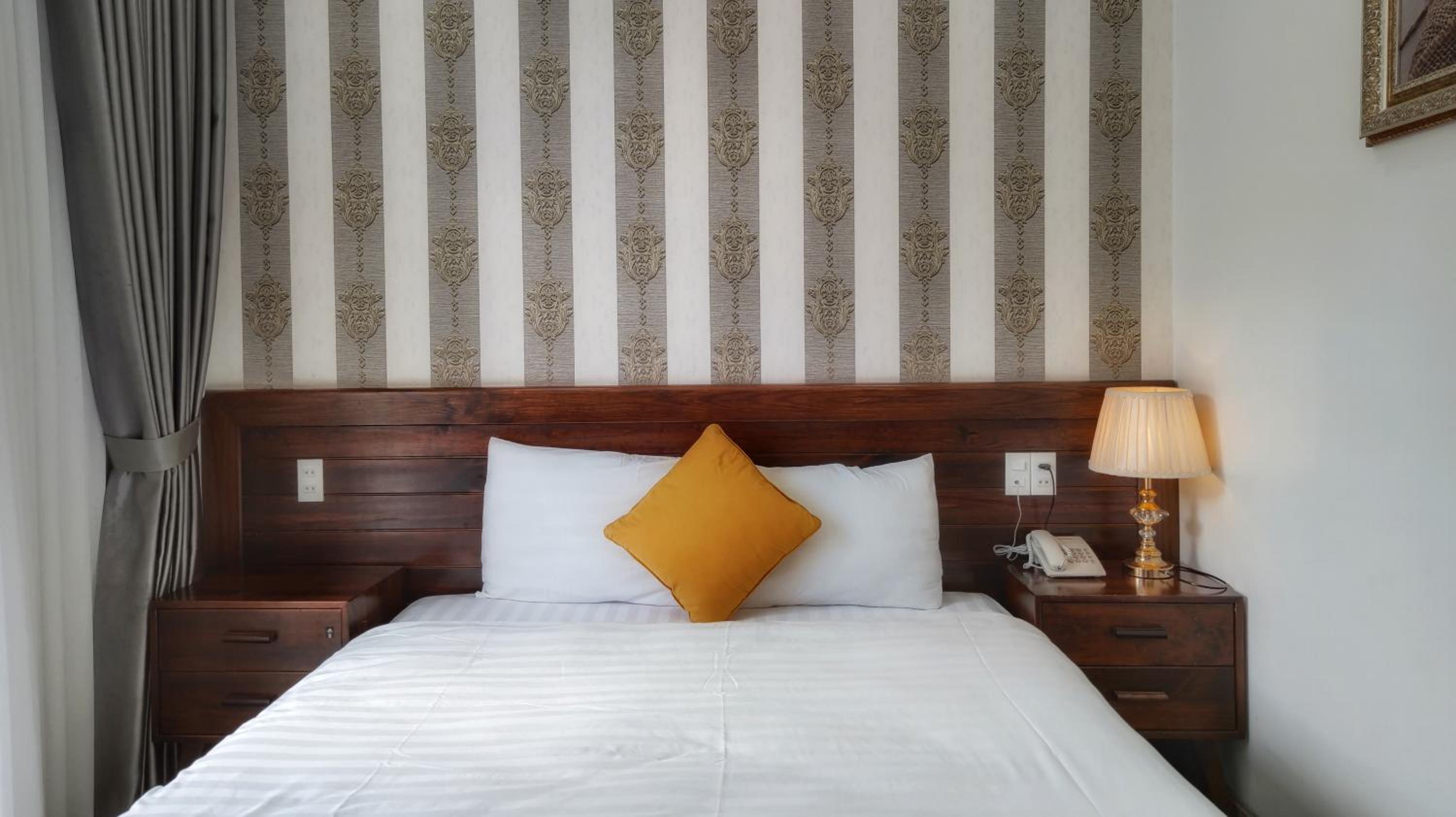 Double Room with Balcony - Photo 12