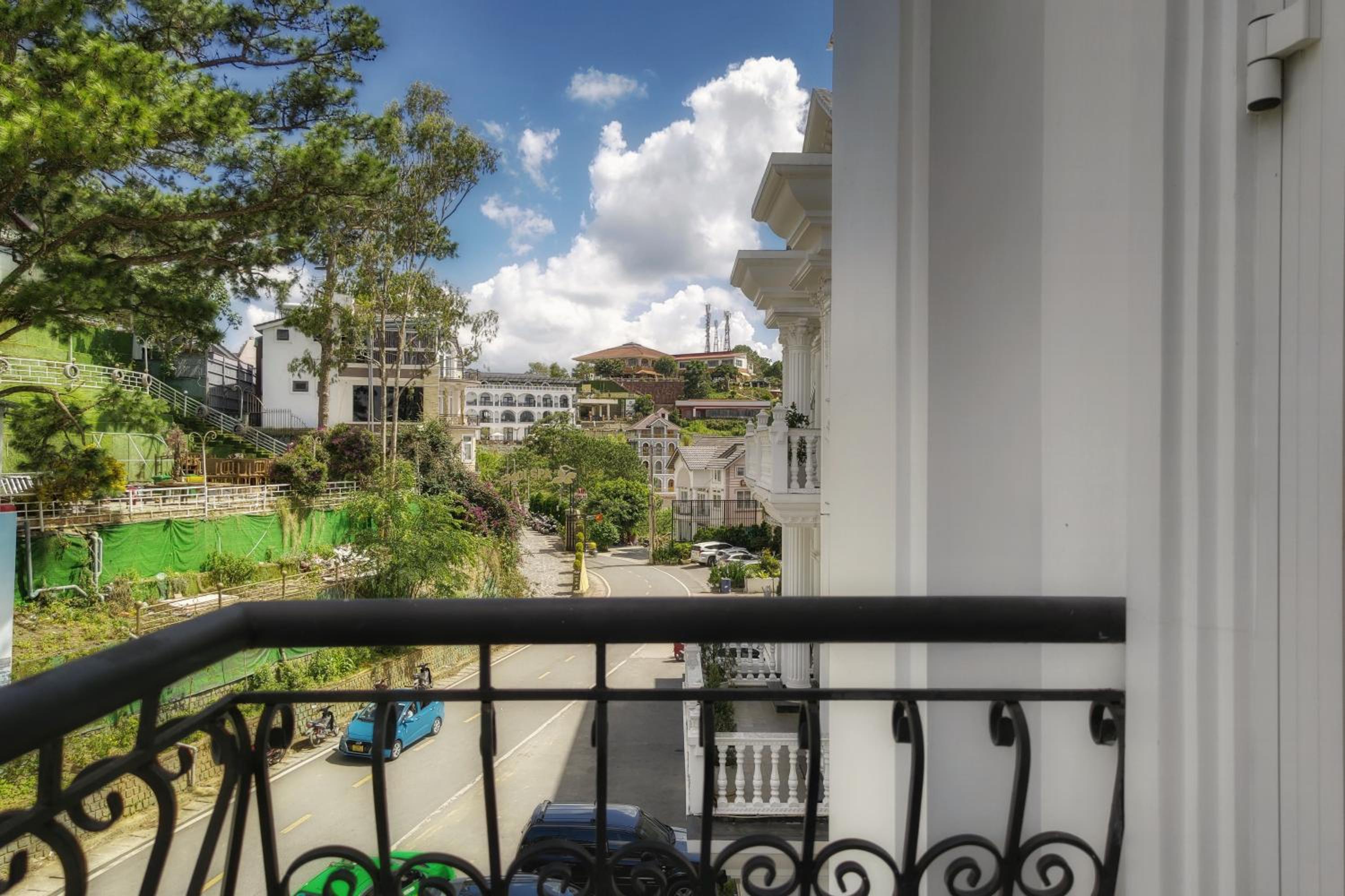 Double Room with Balcony - Photo 2