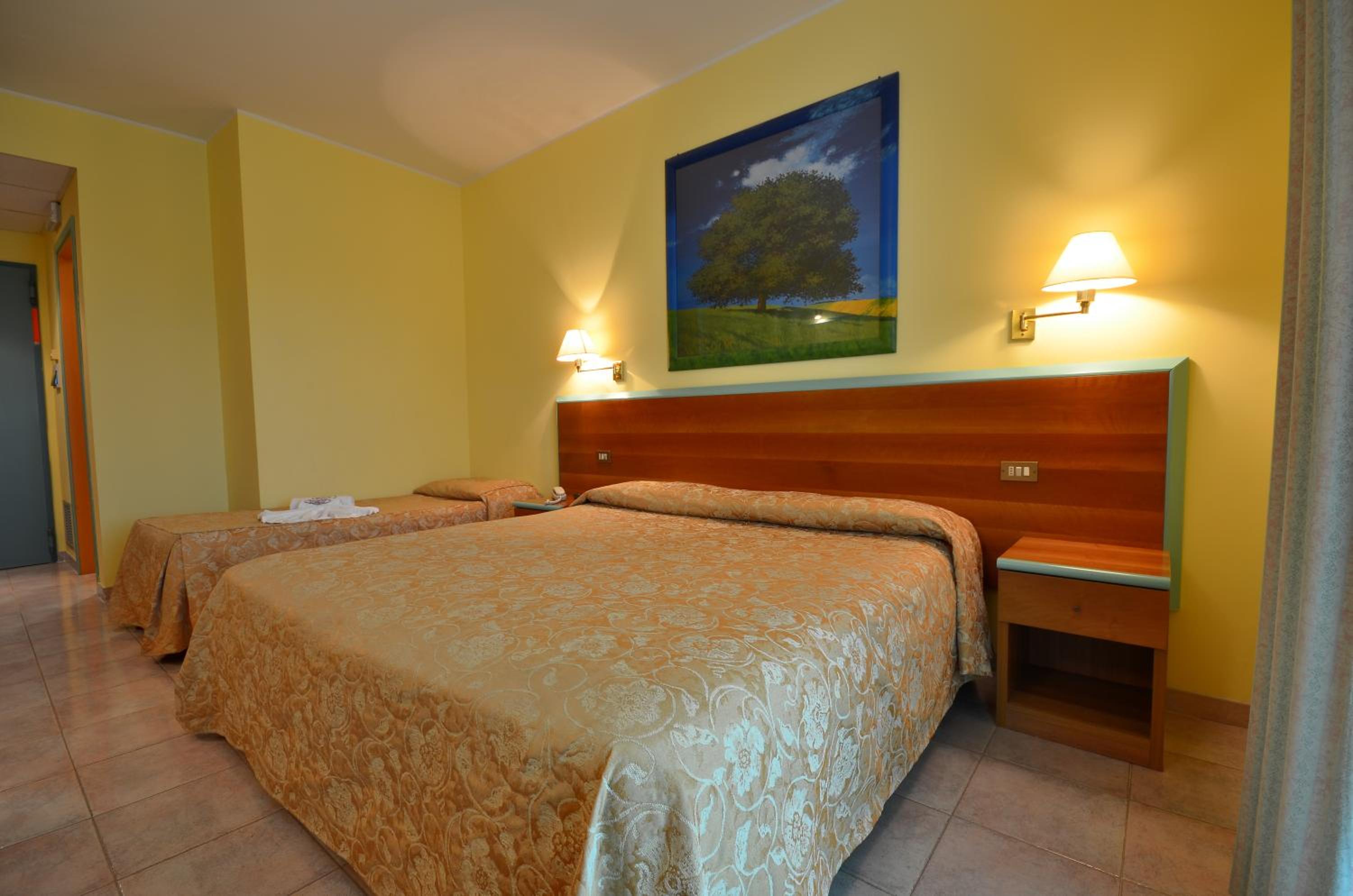 Quadruple Room - Photo 1