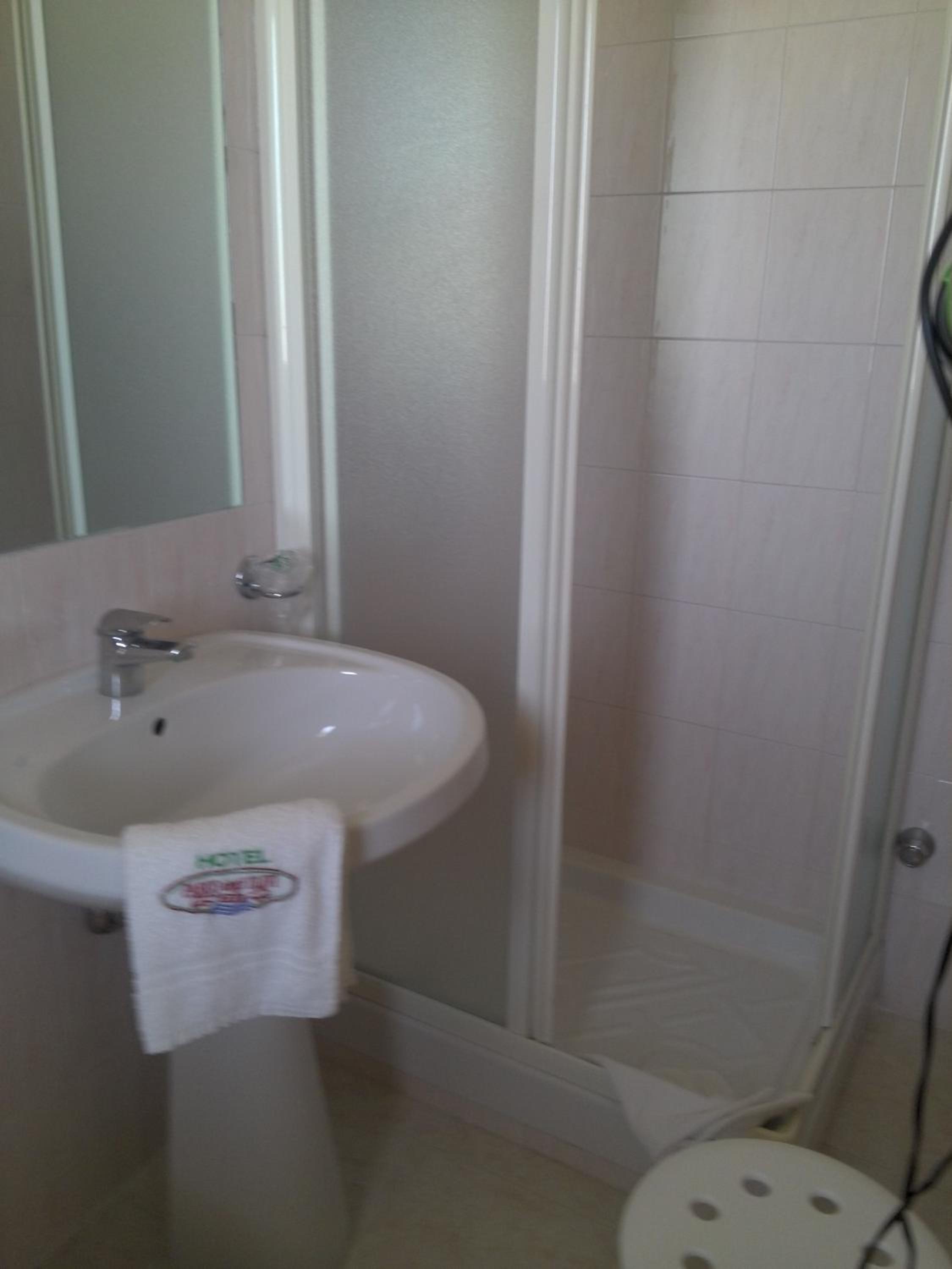 Double Room - Photo 7