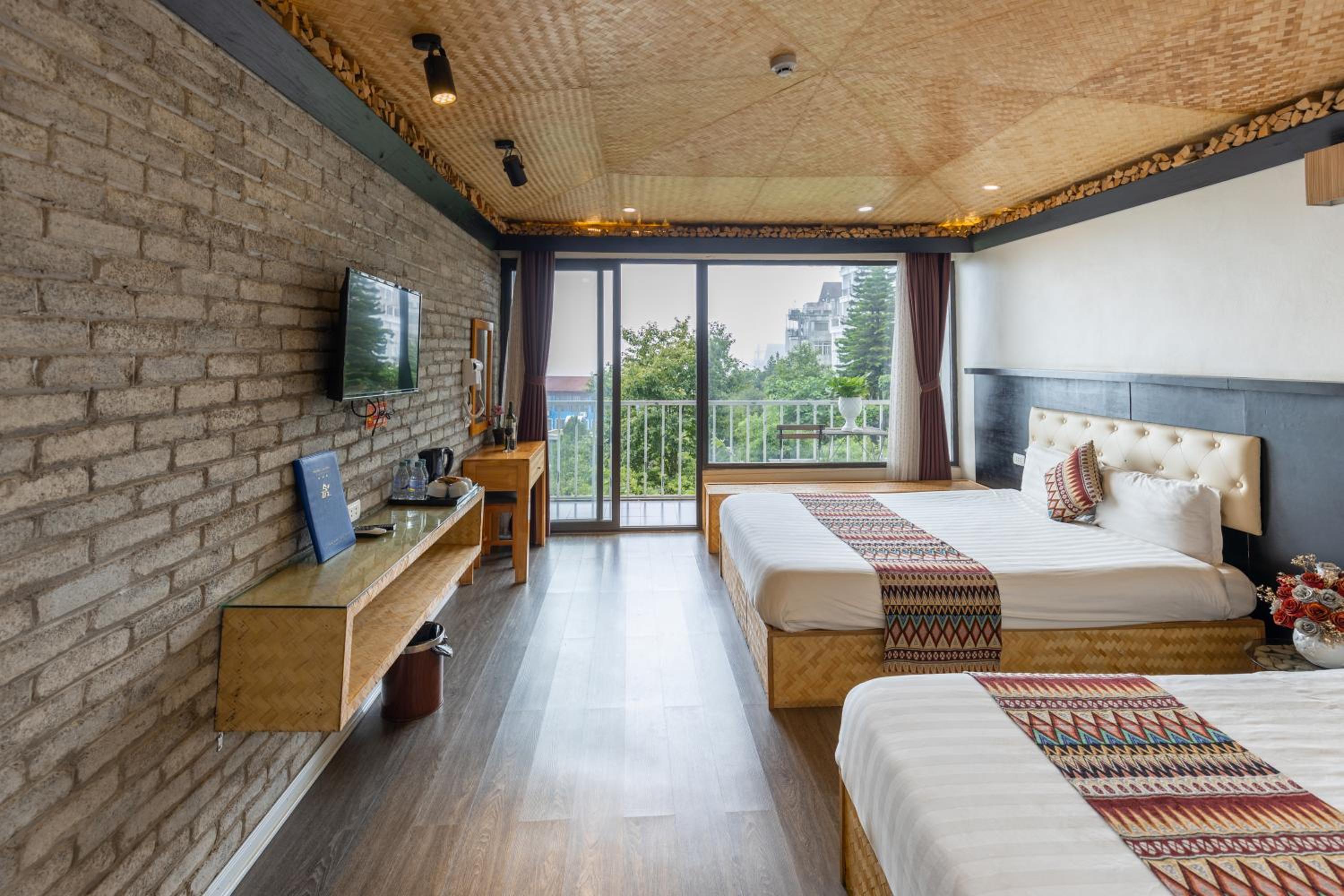 Quadruple Room with Mountain View photo 1