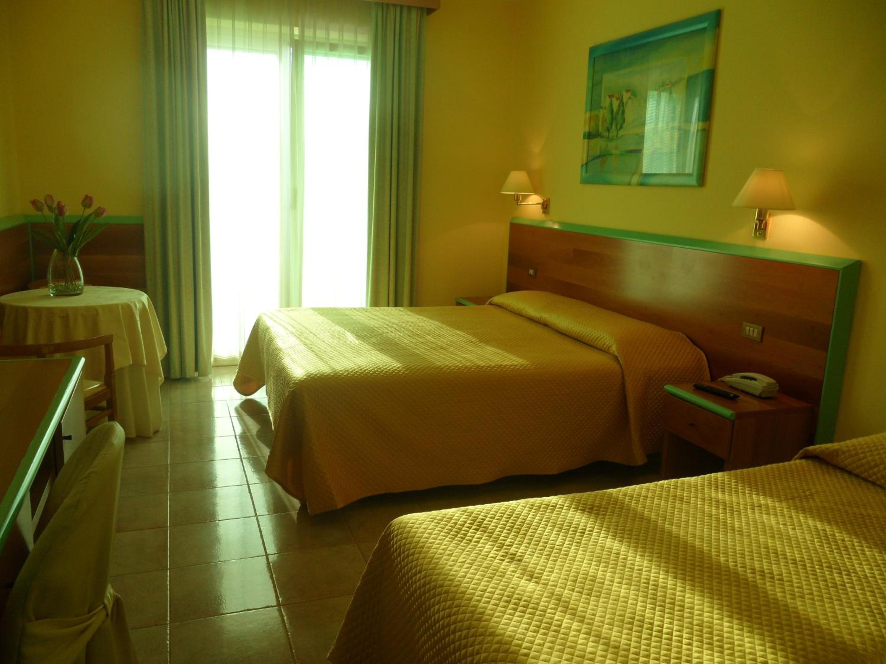 Quadruple Room - Photo 5