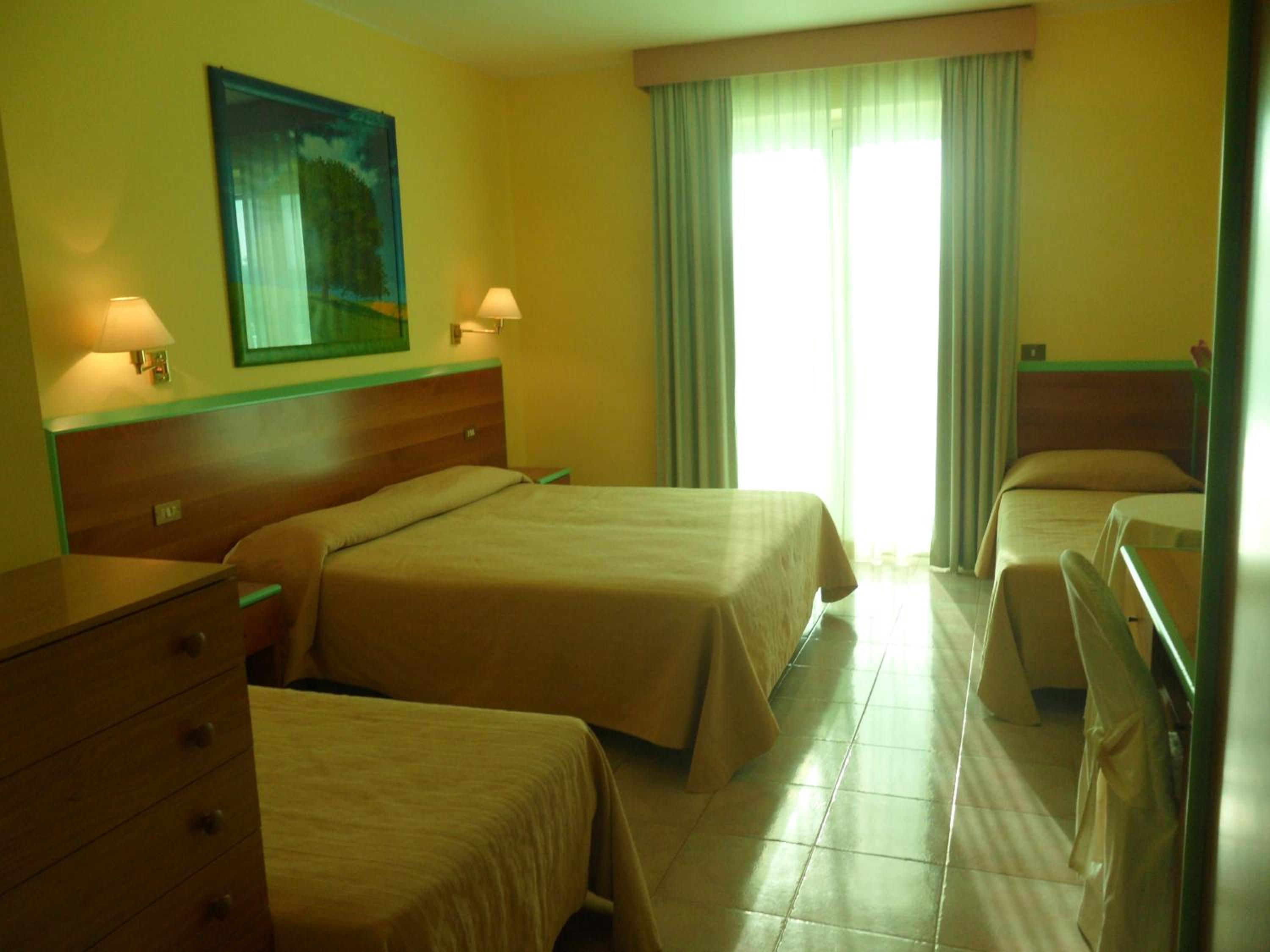 Quadruple Room - Photo 4
