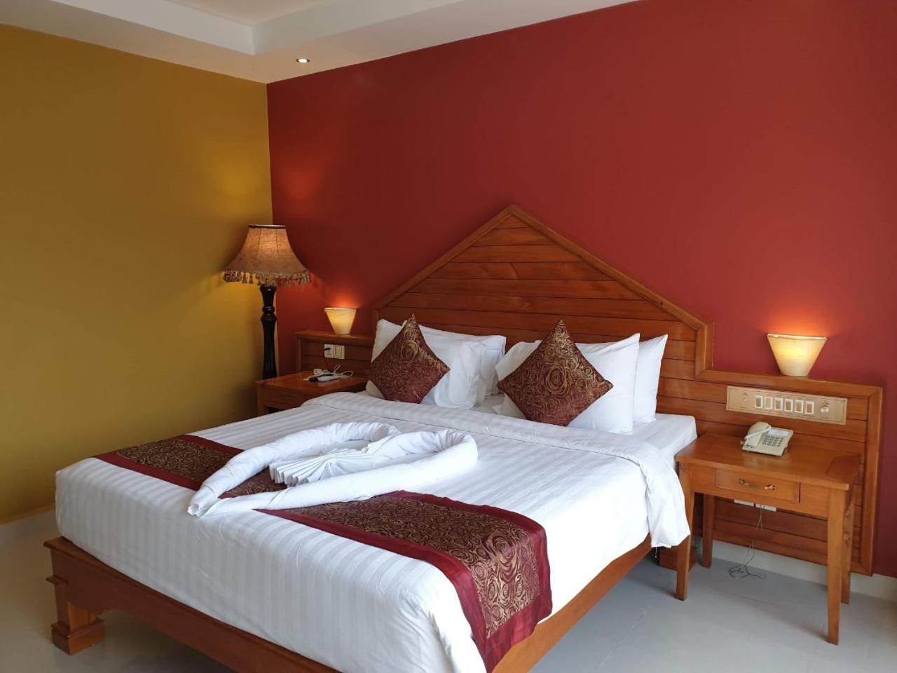 King Room with Pool View - Photo 13