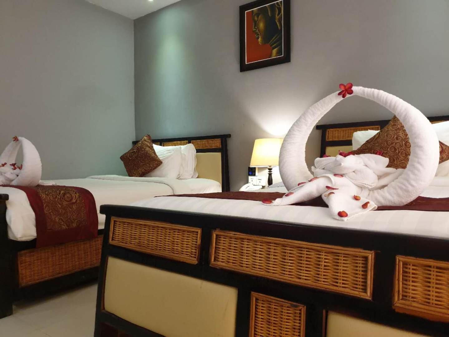 Deluxe Twin Room - Photo 13
