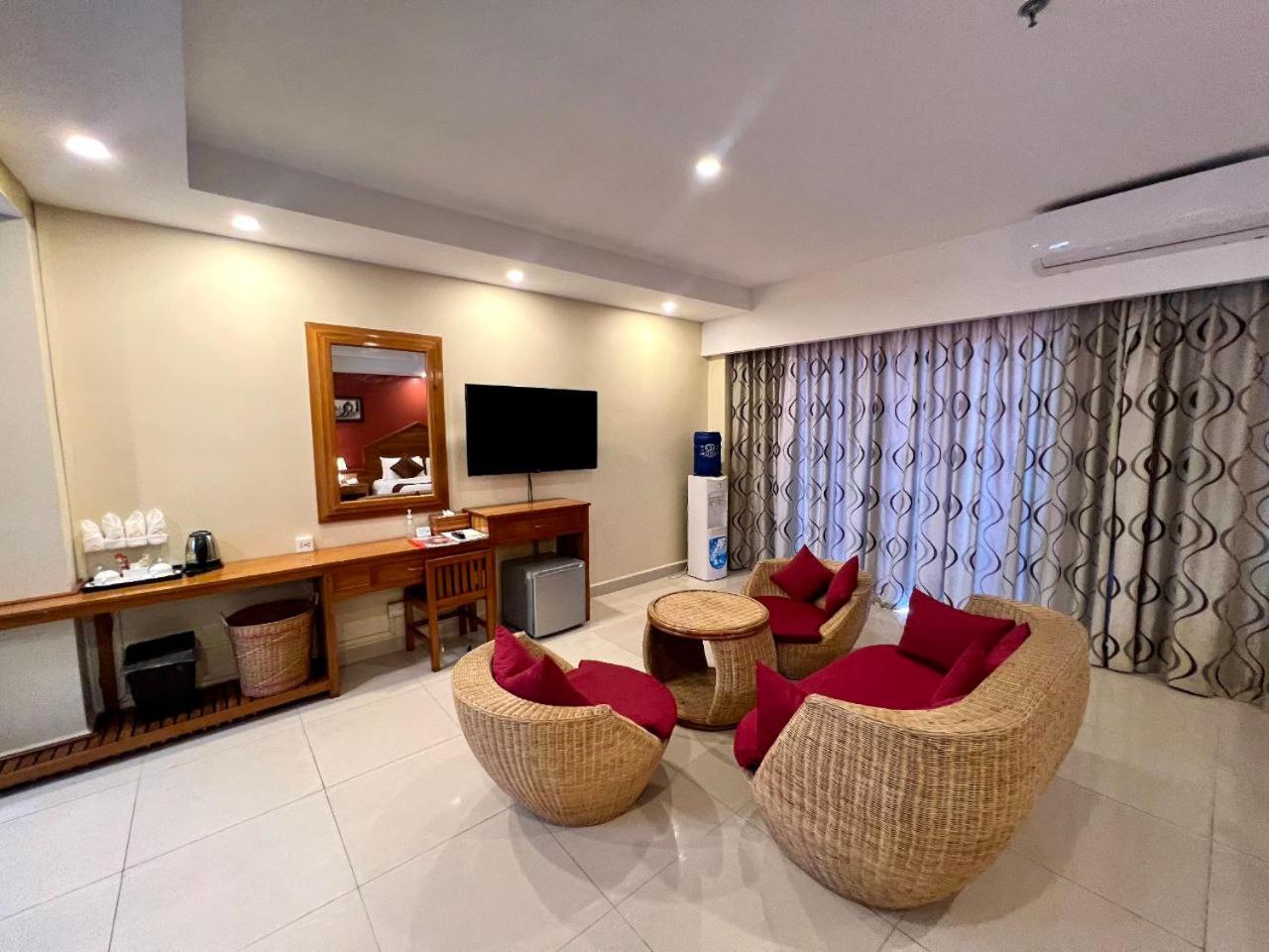 Deluxe Family Room - Photo 1