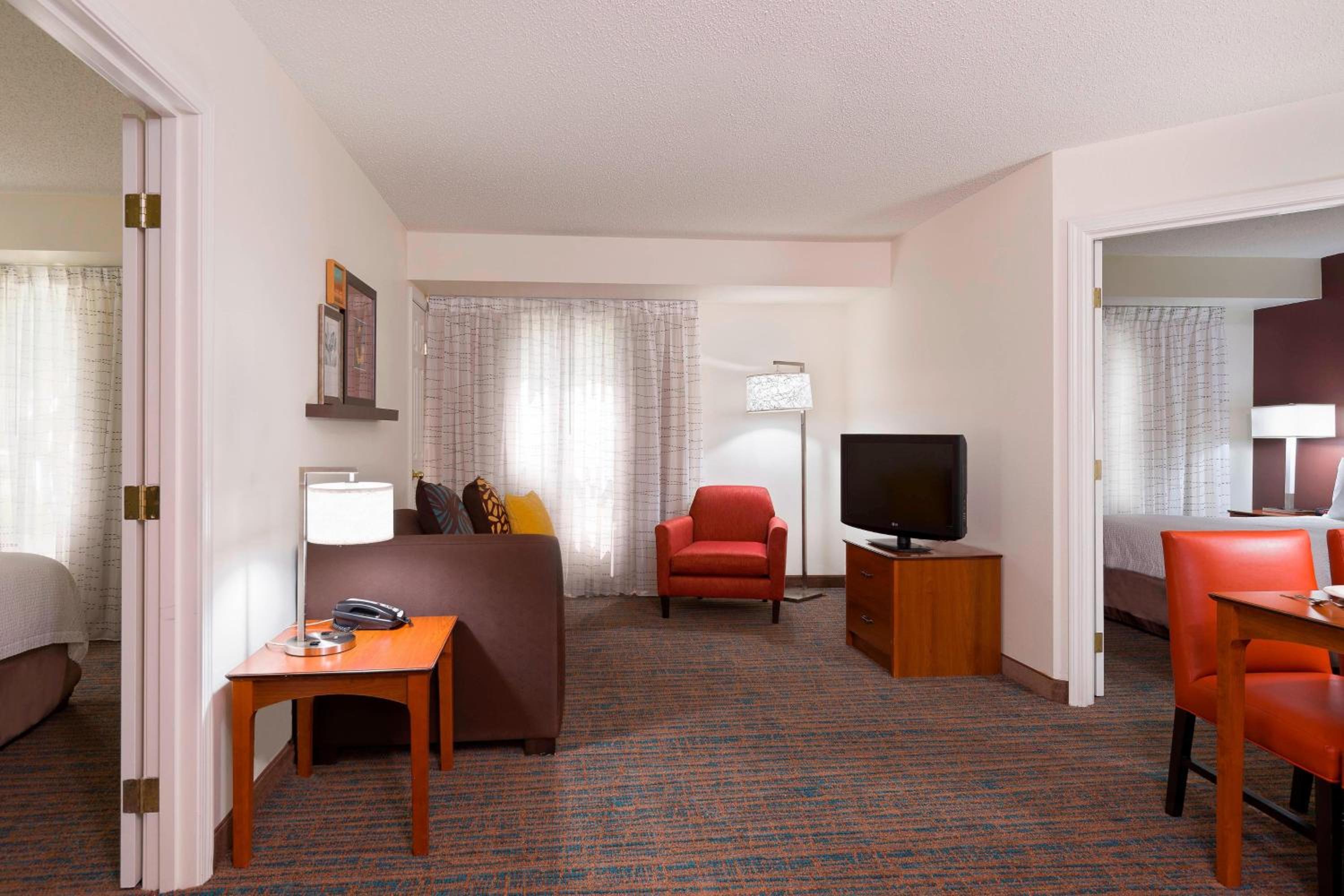 Two-Bedroom Suite - Photo 5