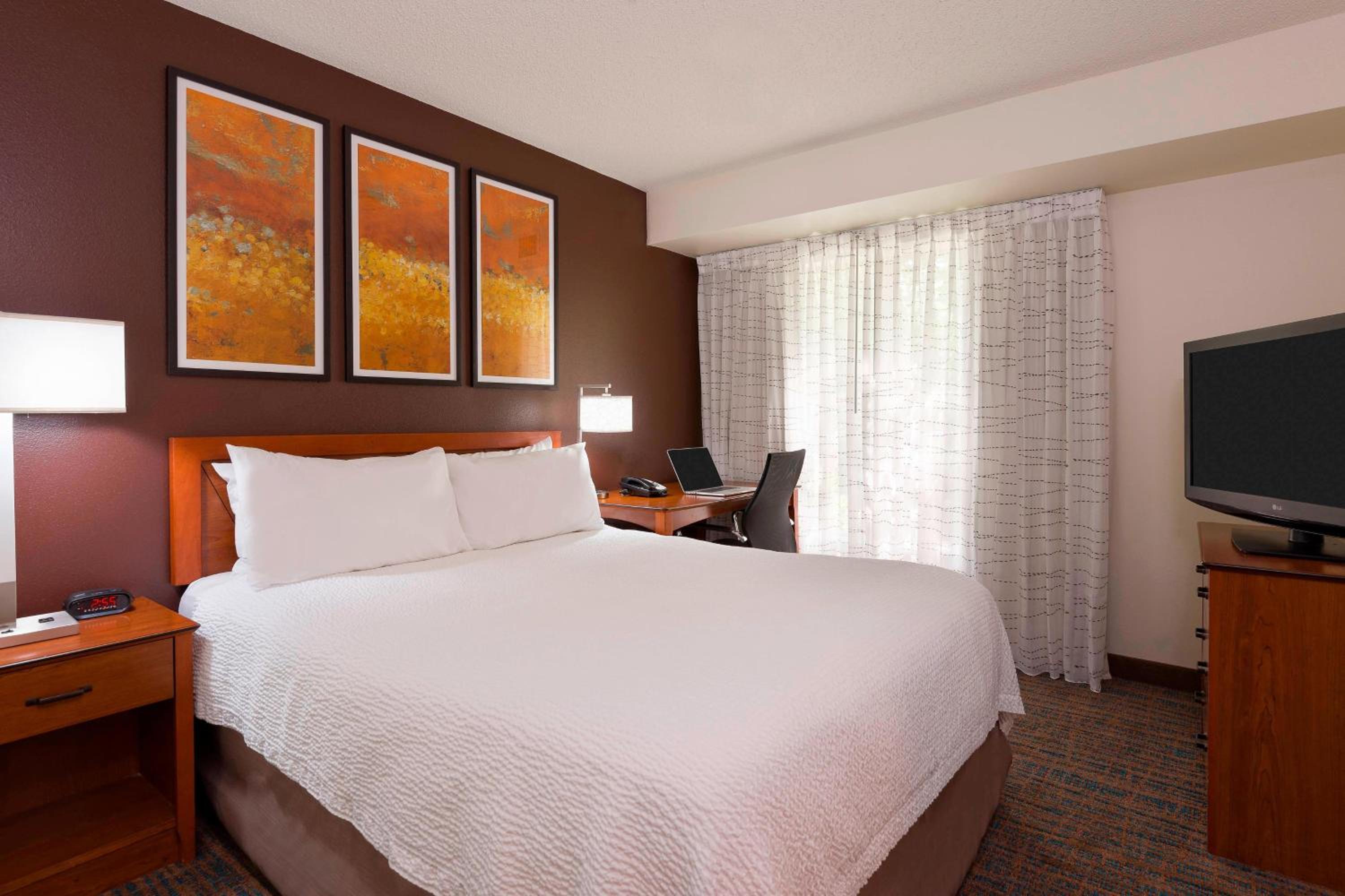 Two-Bedroom Suite - Photo 6