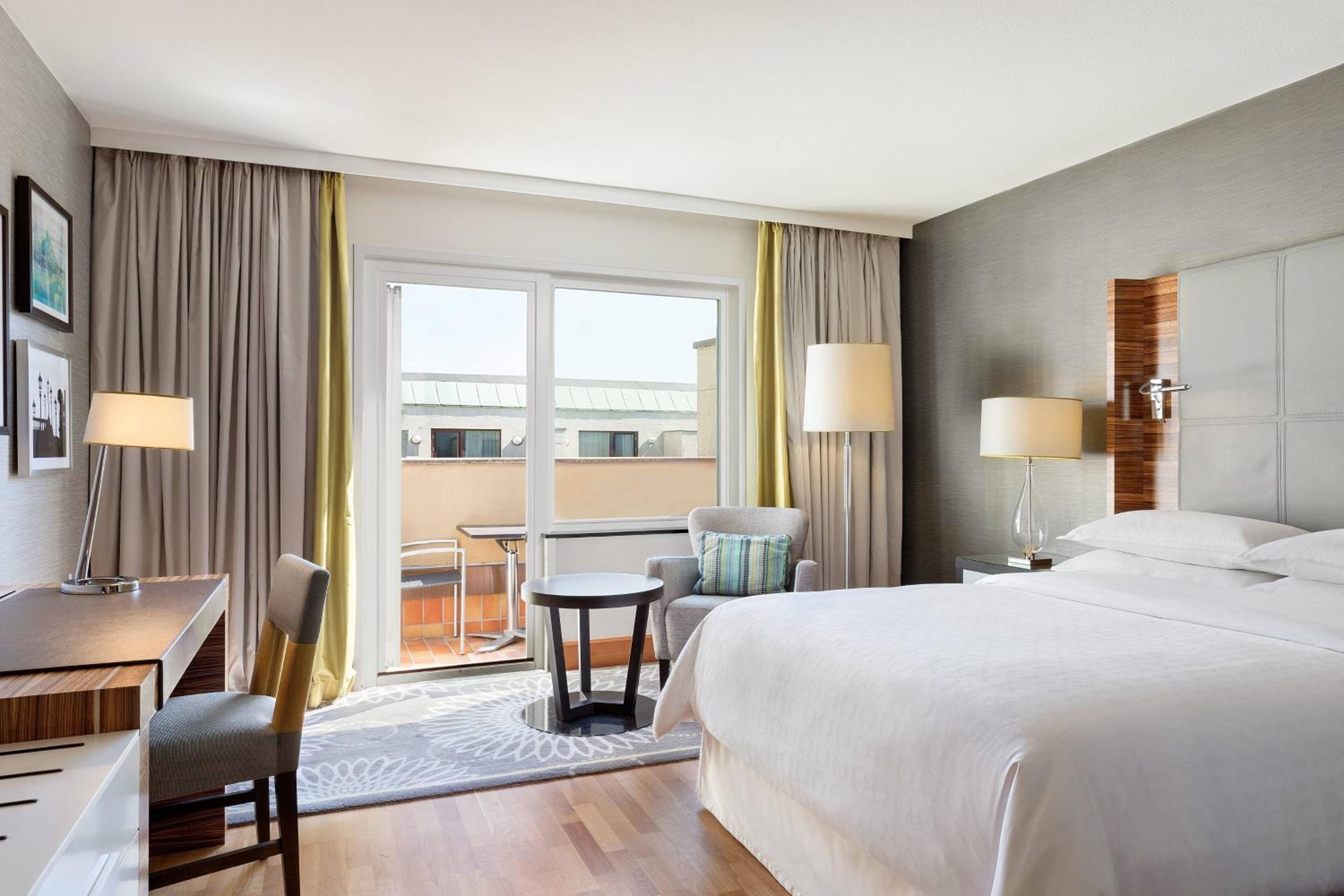 Superior Room 1 Double Bed with Balcony photo 1