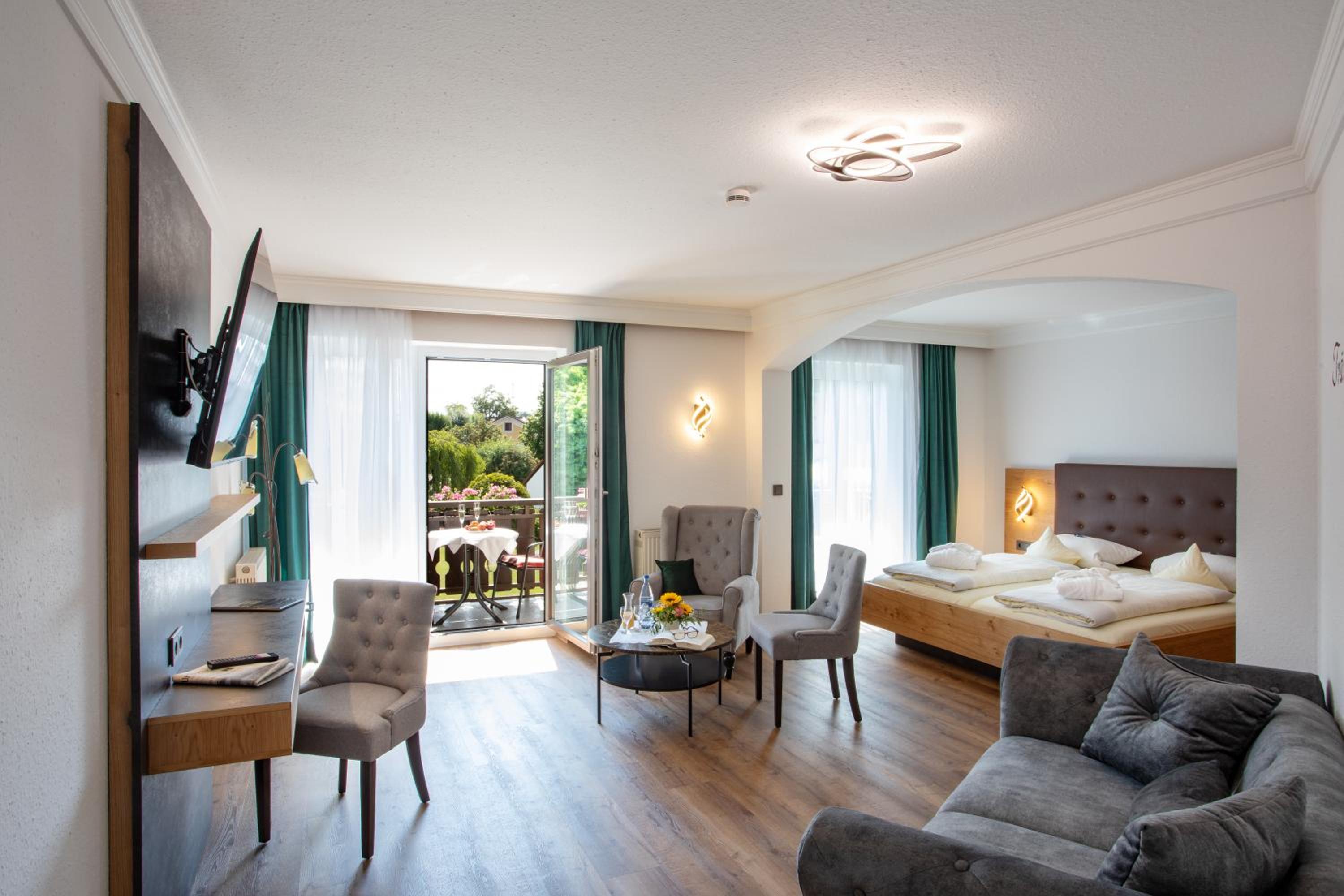 Suite with Balcony - Photo 1