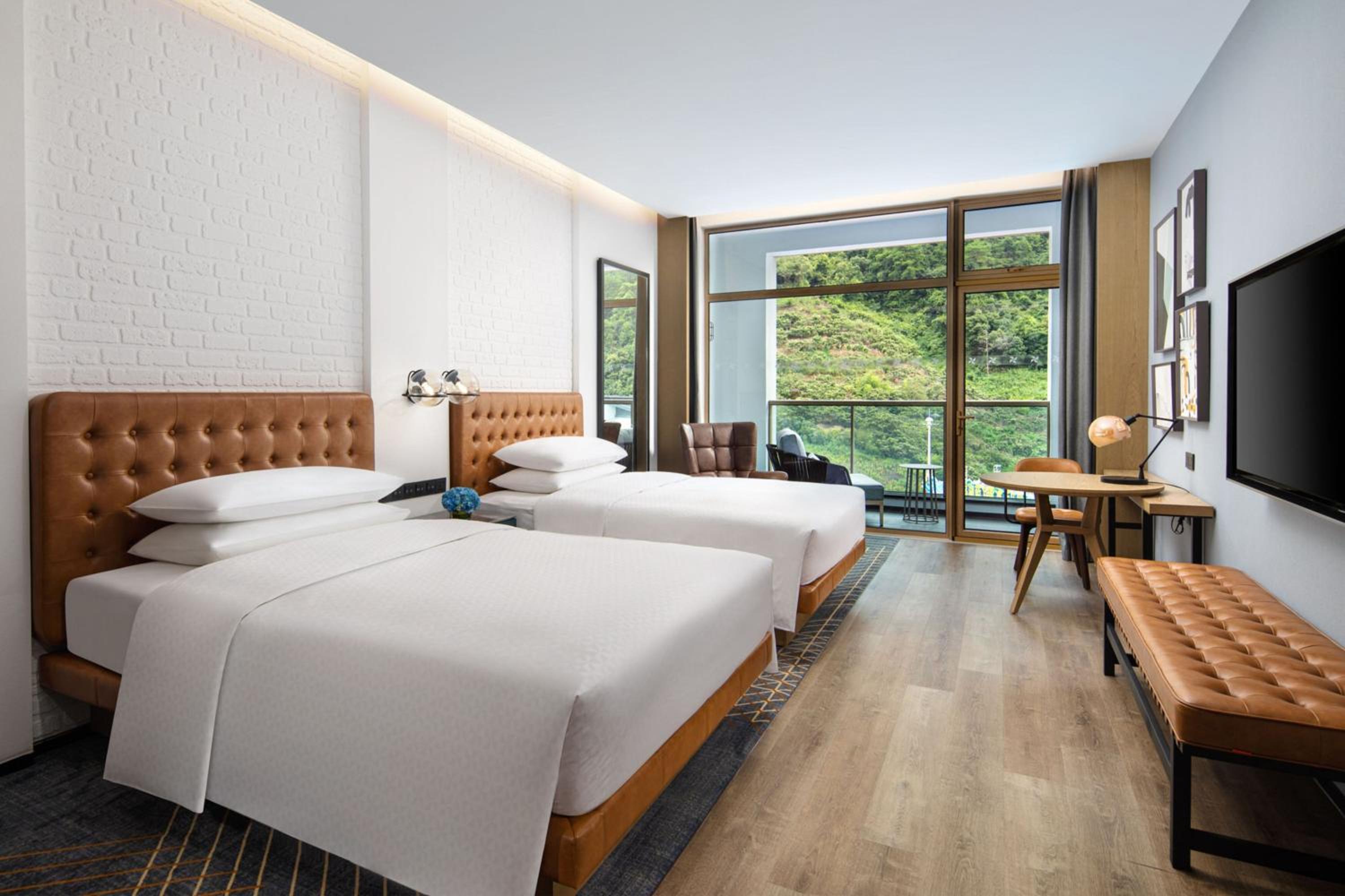 Deluxe Double Room with Balcony and Mountain View - Photo 1