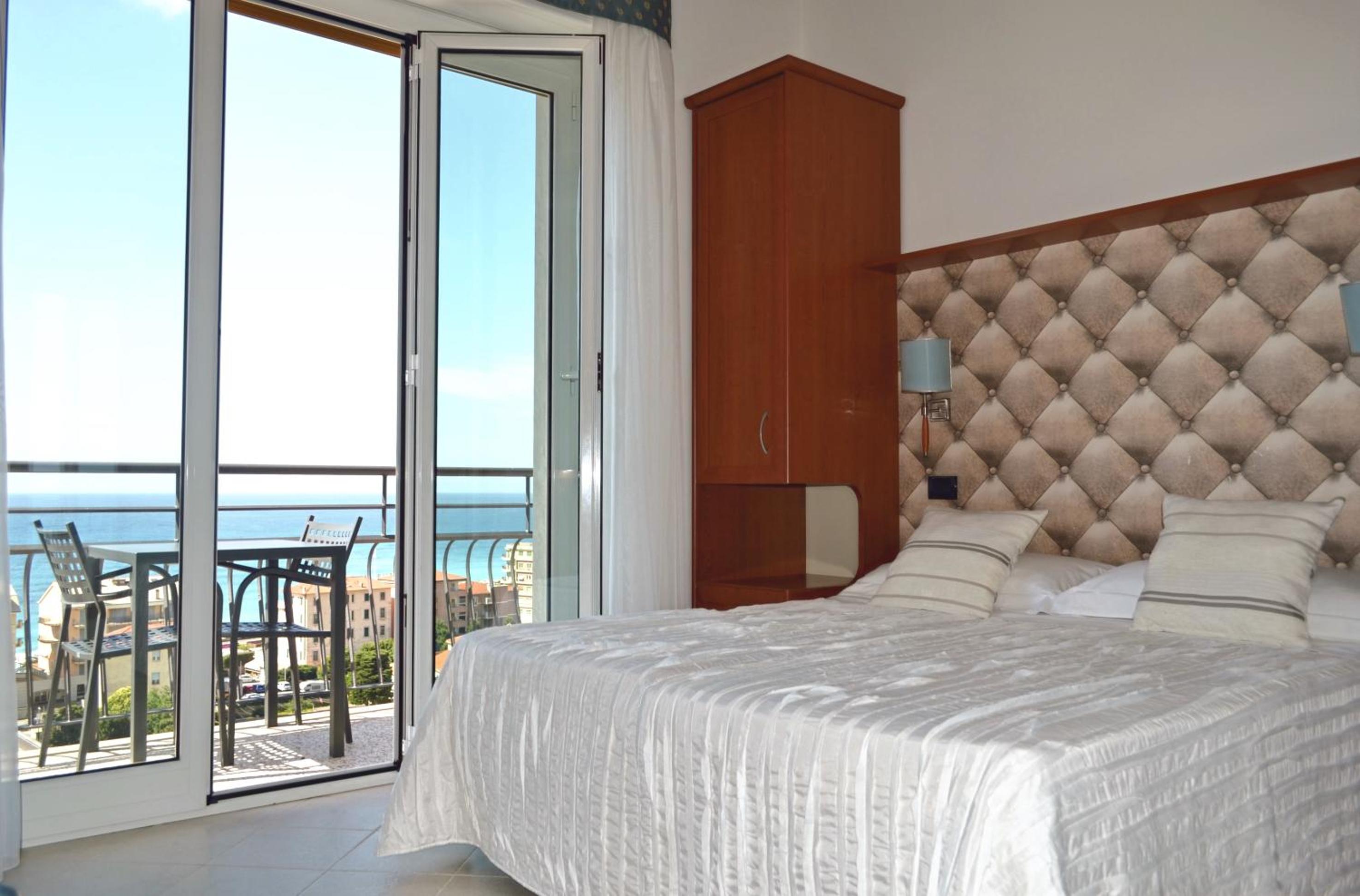 Deluxe Double Room with Sea View