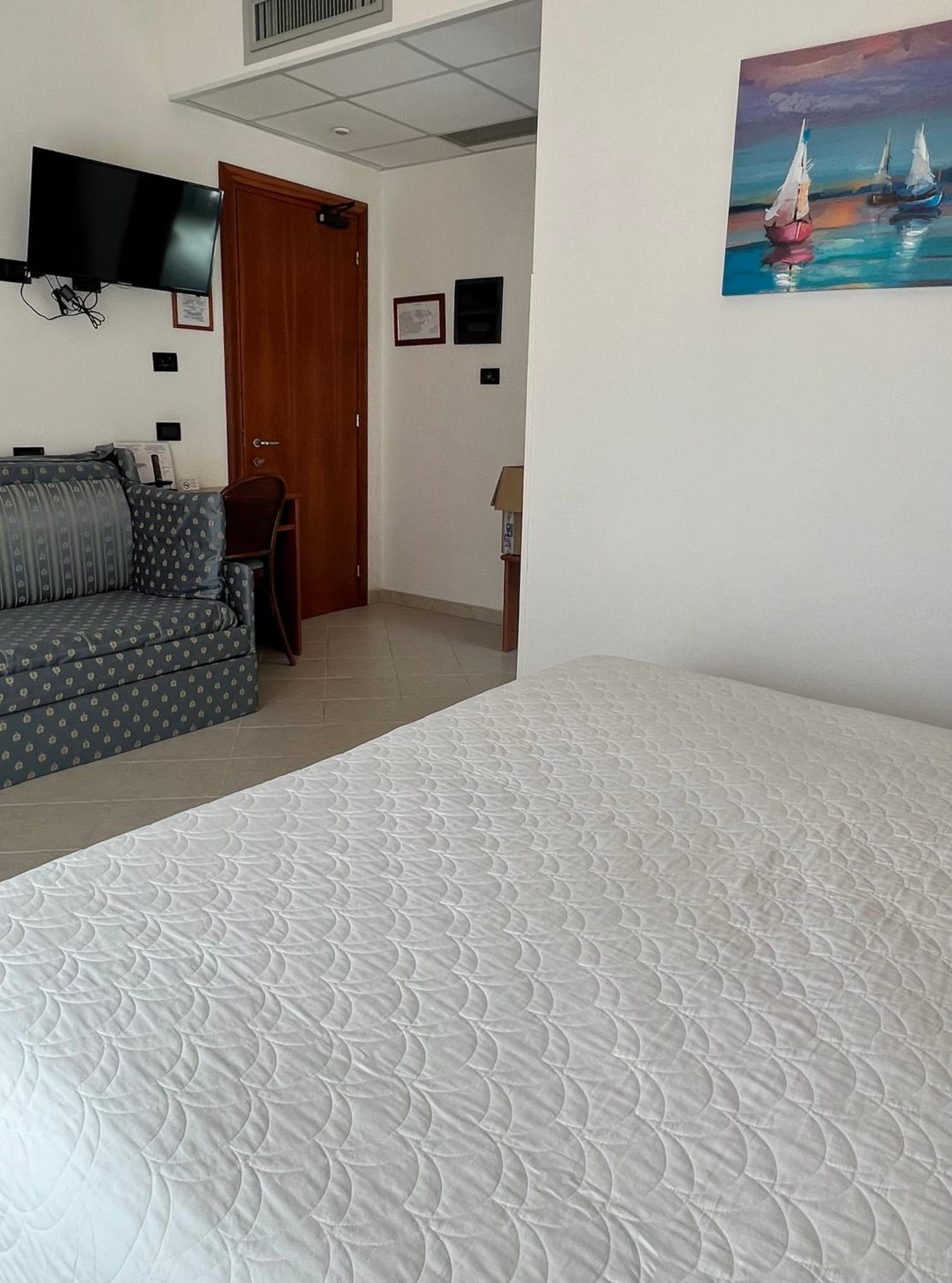 Triple Room photo 2