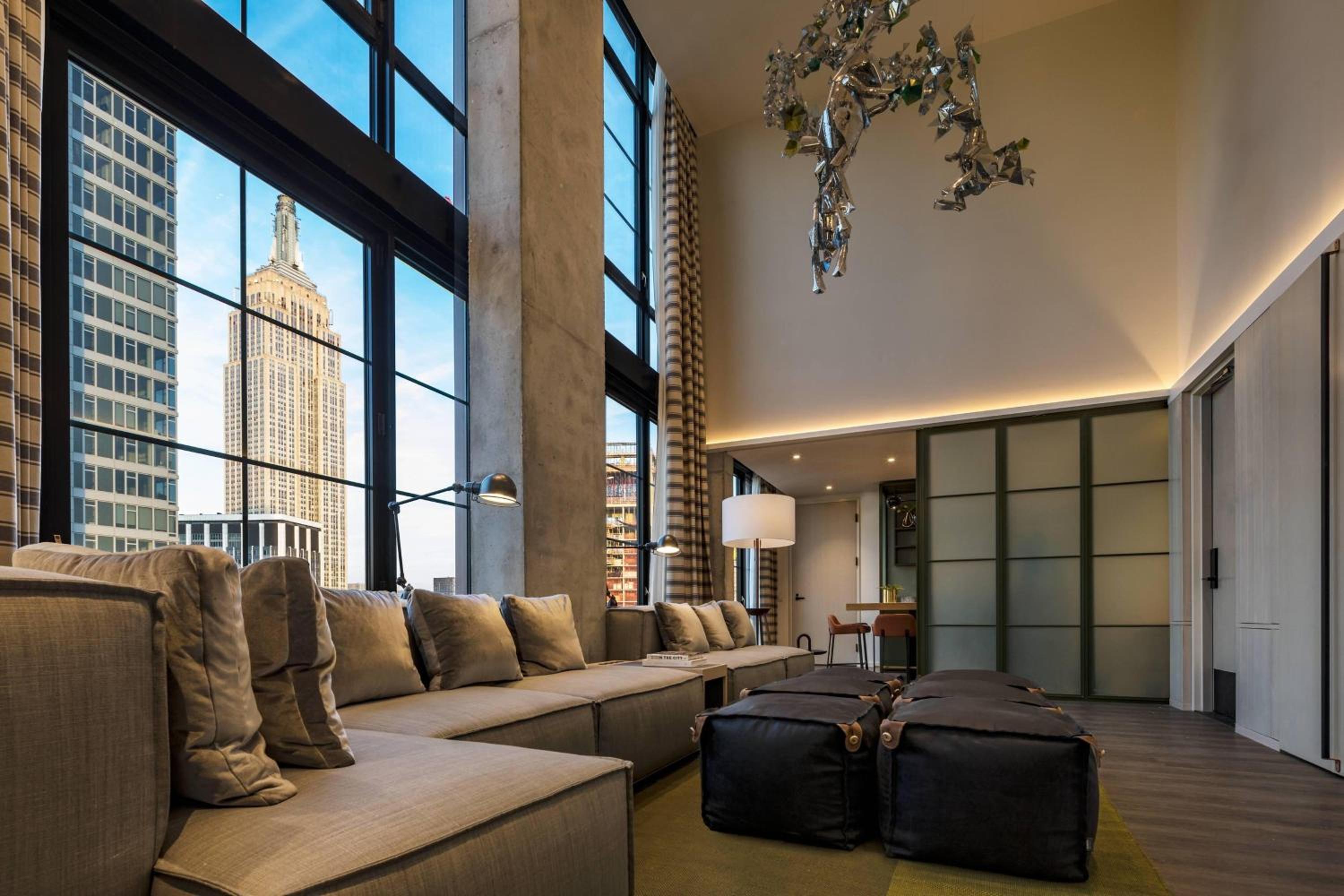 One-Bedroom King Suite with Landmark View