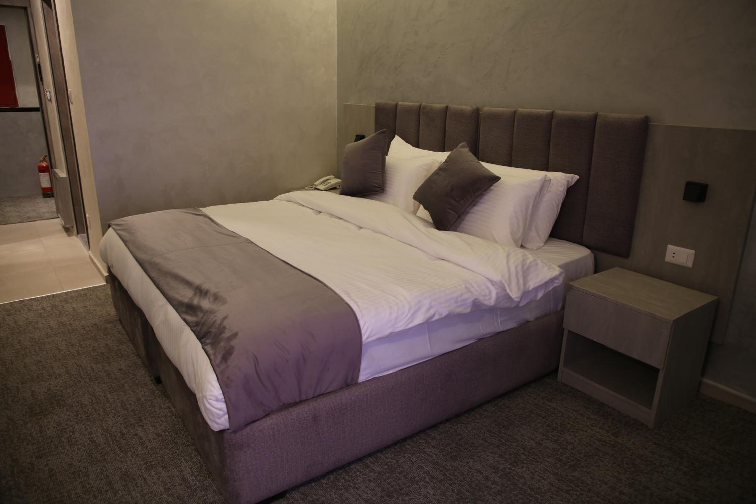One-Bedroom Apartment - Photo 1