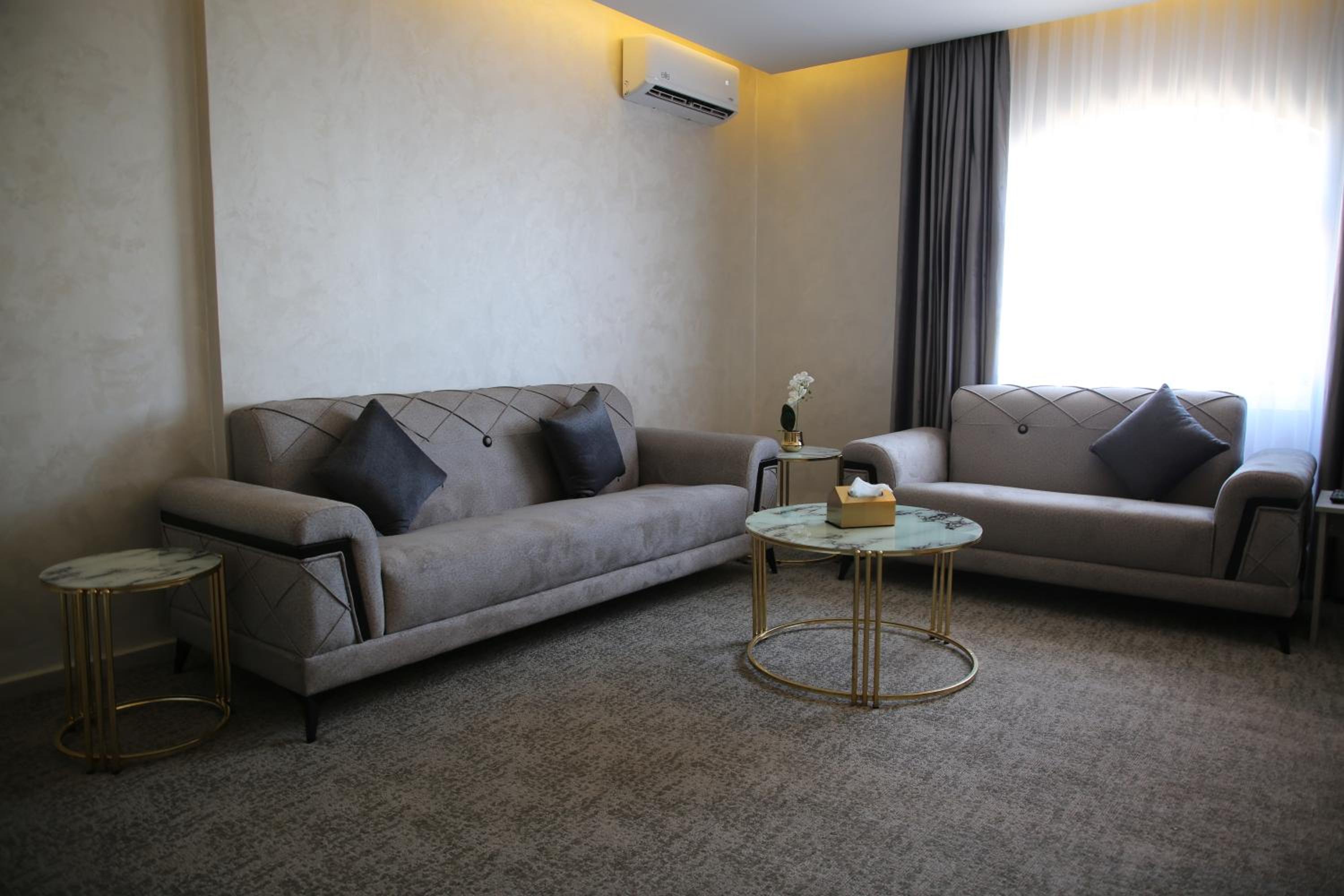 One-Bedroom Apartment - Photo 21
