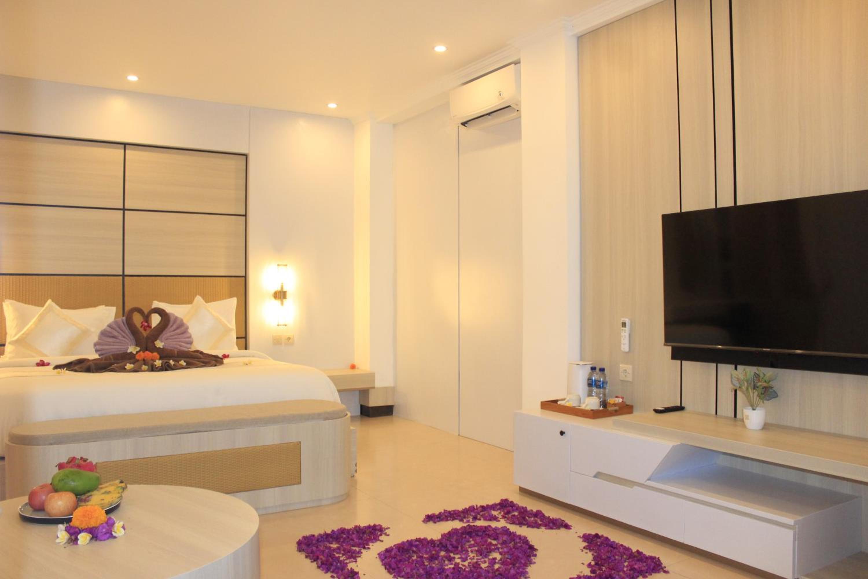 Junior Suite with Ocean View - Photo 10