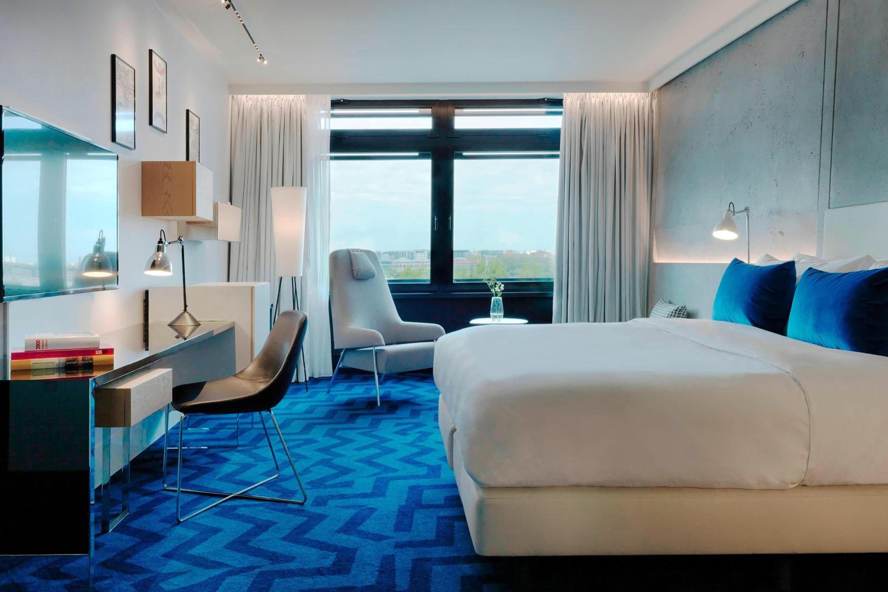 Executive King Room with Lounge Access photo 2