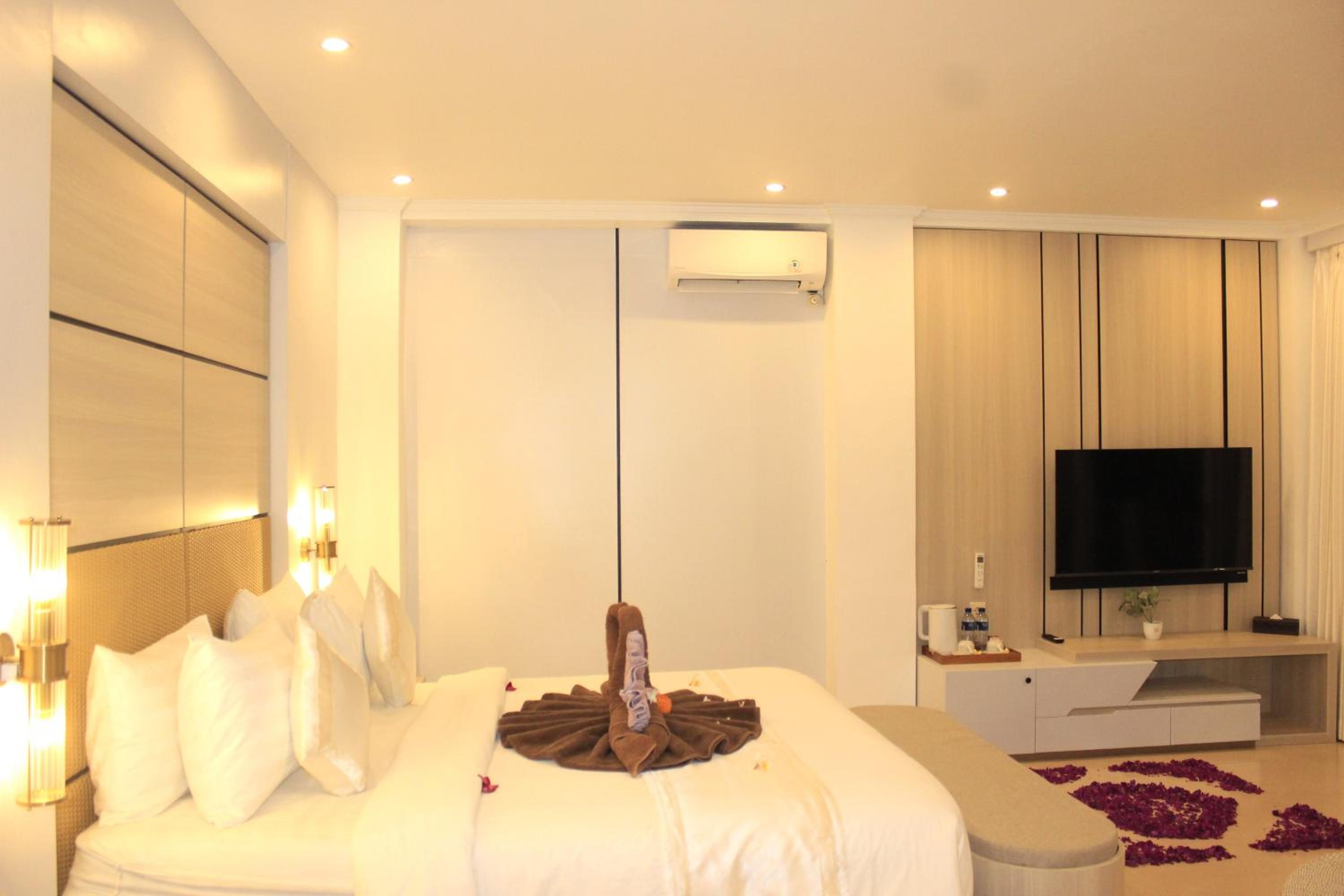 Junior Suite with Ocean View - Photo 15