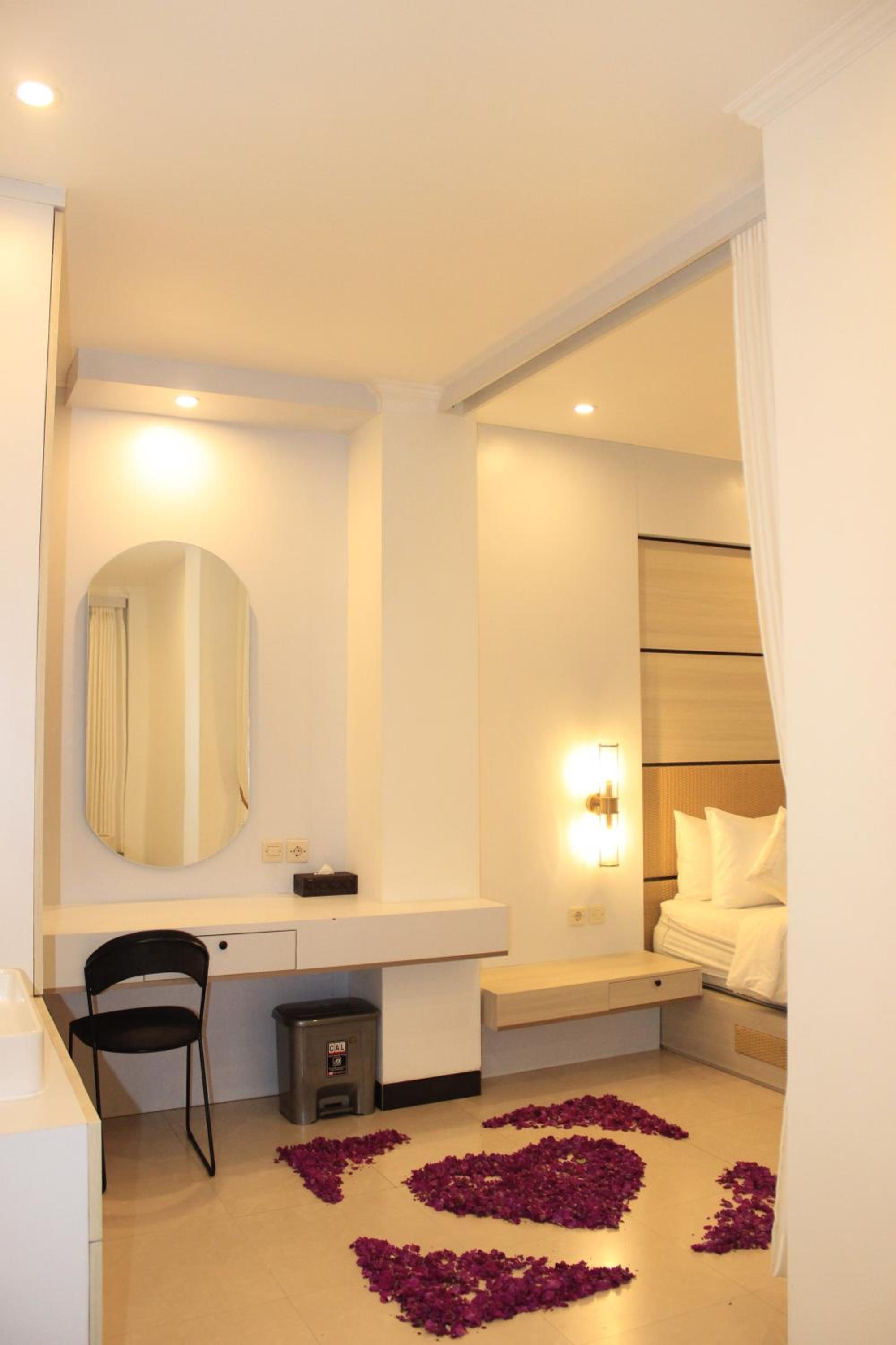 Junior Suite with Ocean View - Photo 18