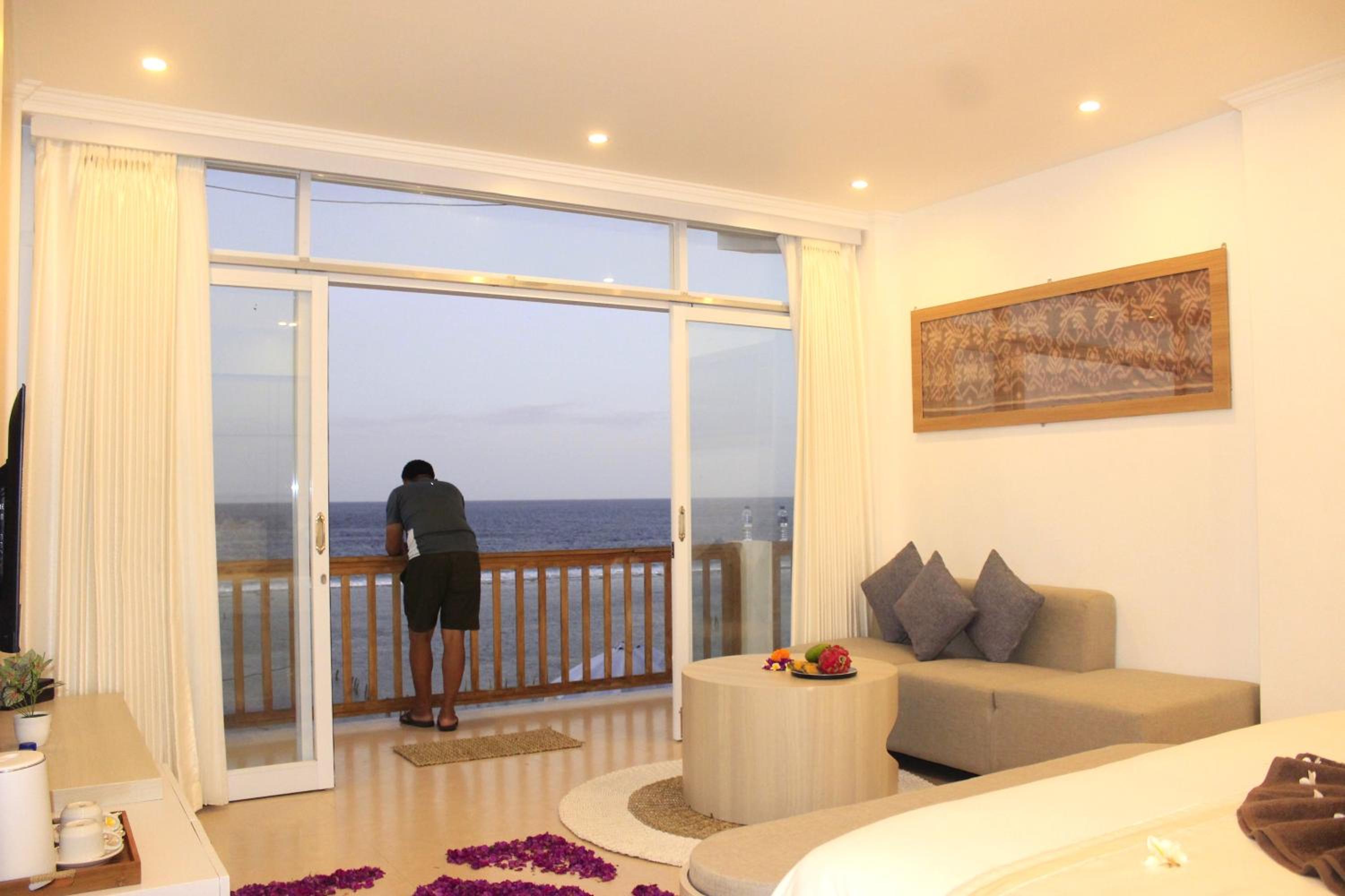 Junior Suite with Ocean View - Photo 11