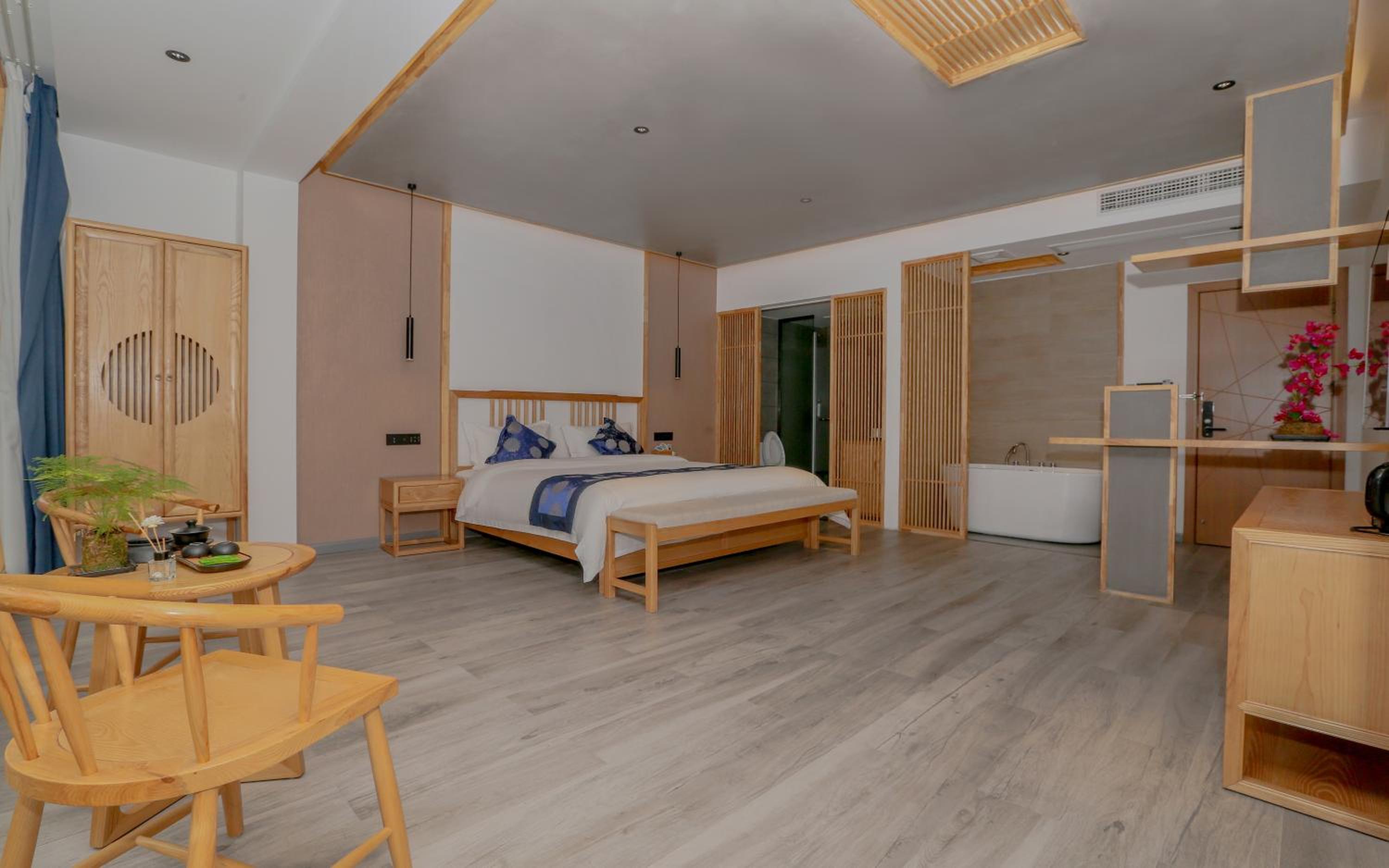Deluxe Double Room with Bath photo 2