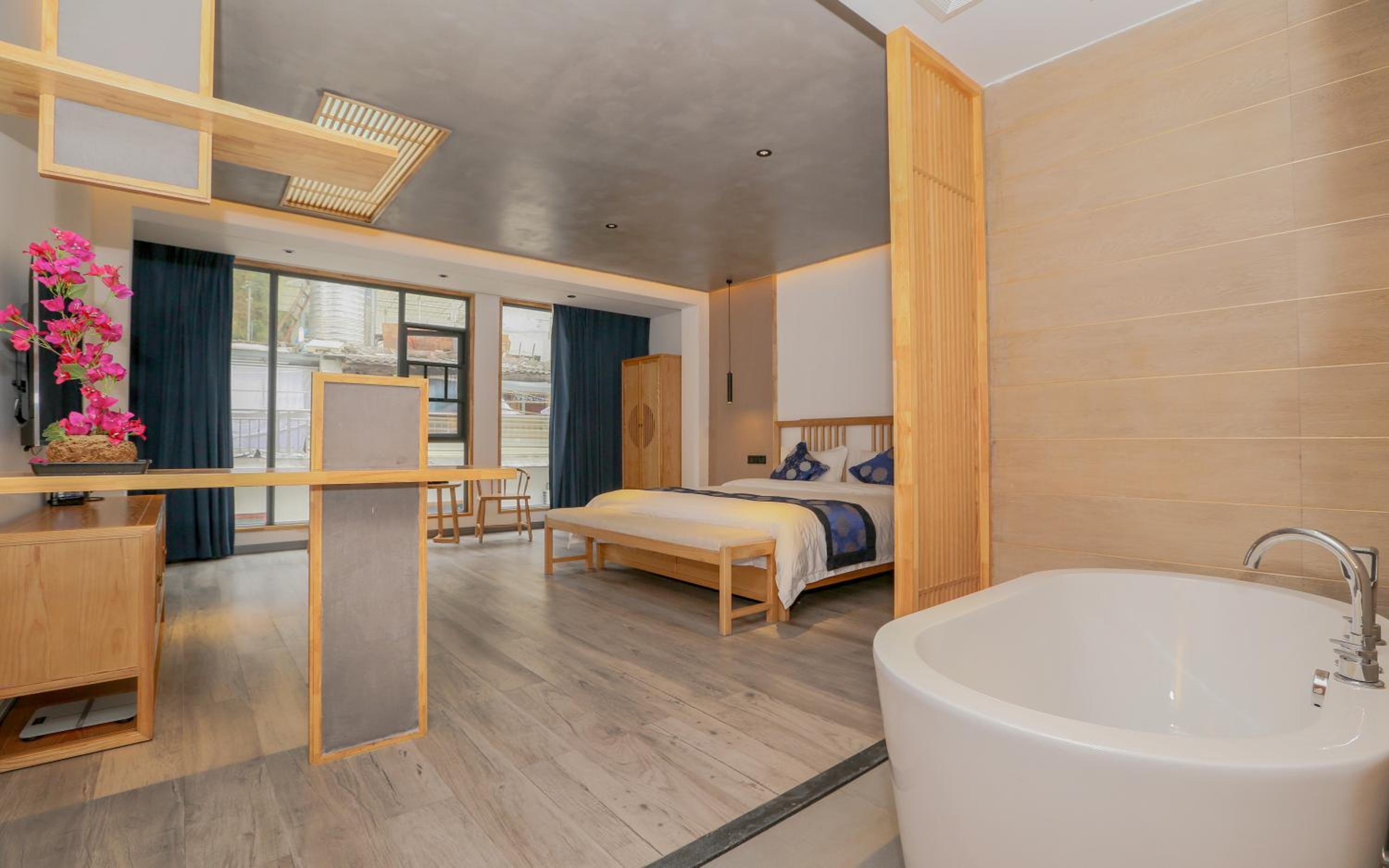 Deluxe Double Room with Bath photo 1