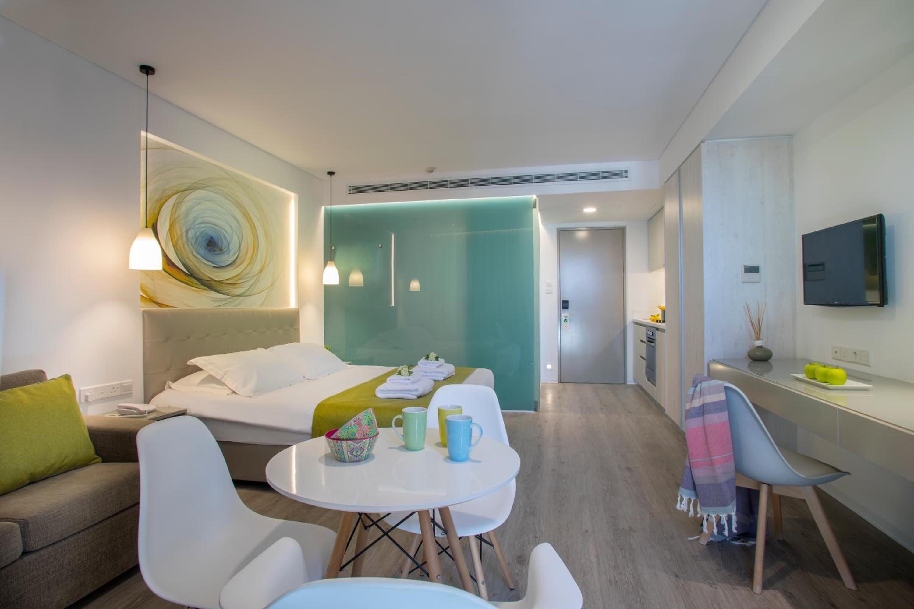 Deluxe Studio Suite - Photo 6