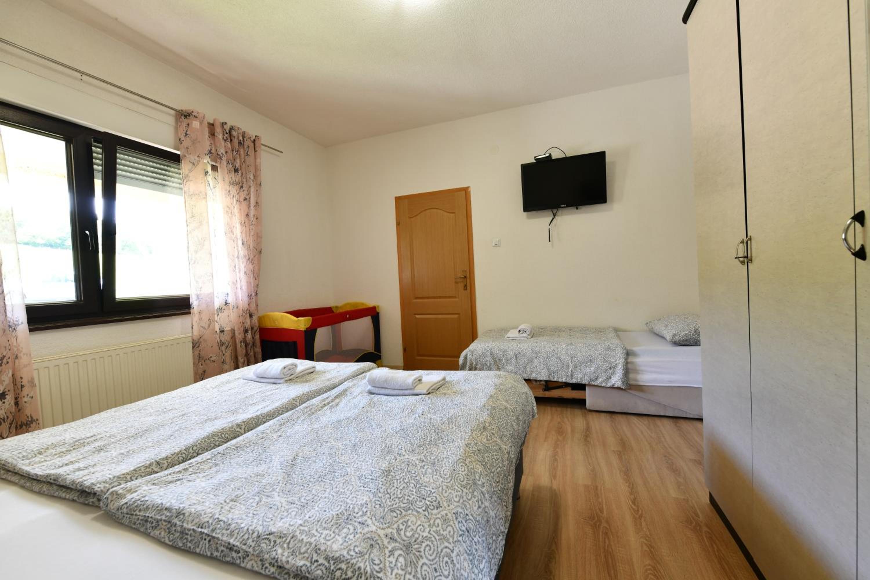 One-Bedroom Apartment - Photo 1