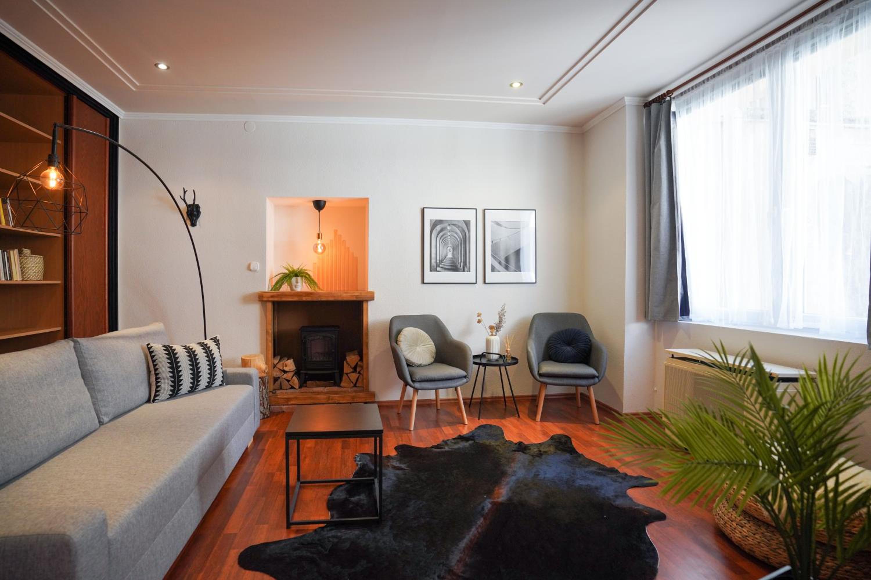 One-Bedroom Apartment photo 1