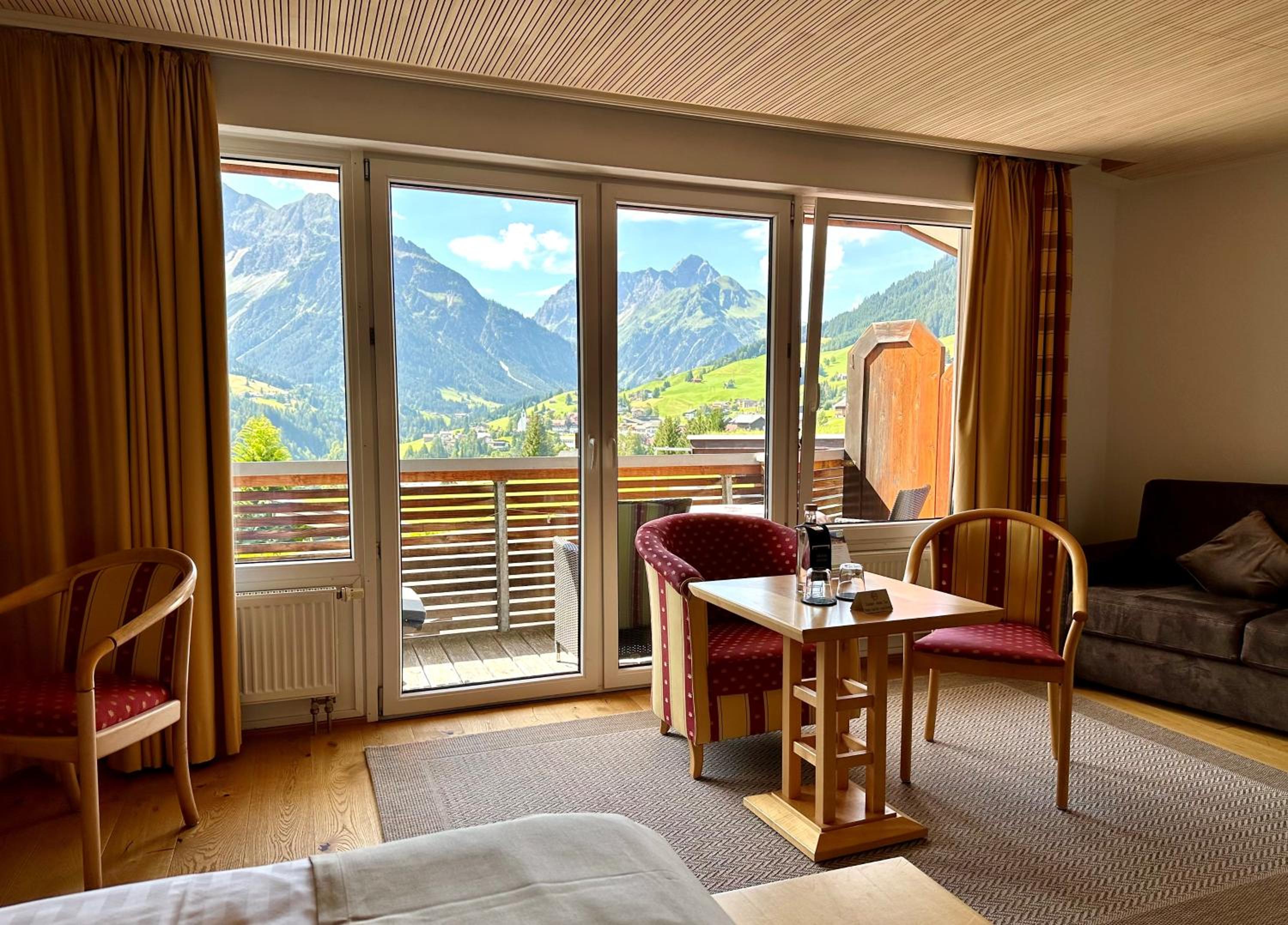 Deluxe Double Room with Balcony photo 2