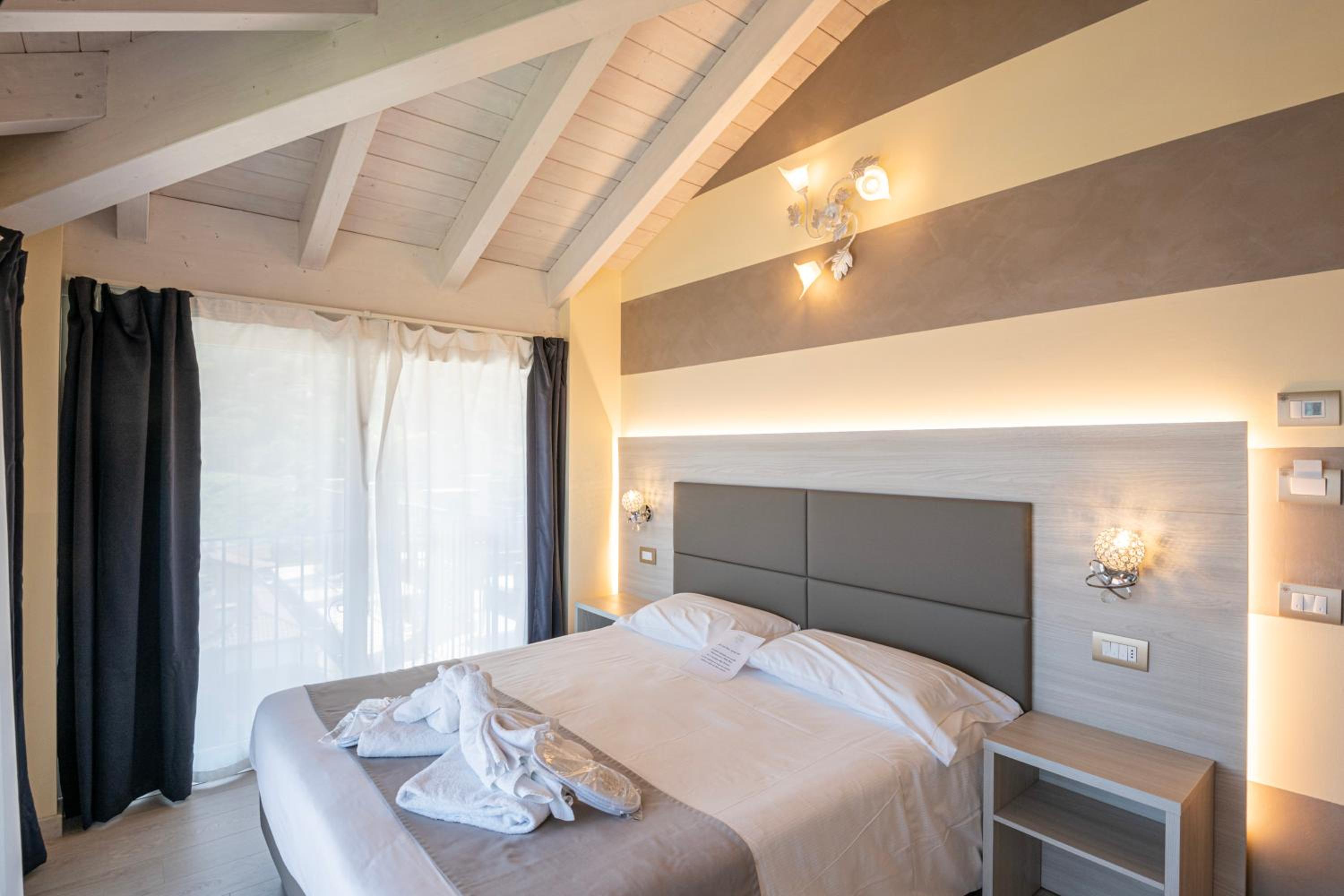 King Room with Lake View photo 3