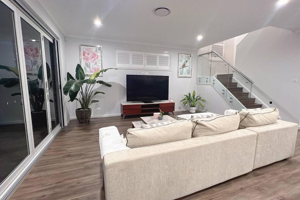 Five-Bedroom House photo 1